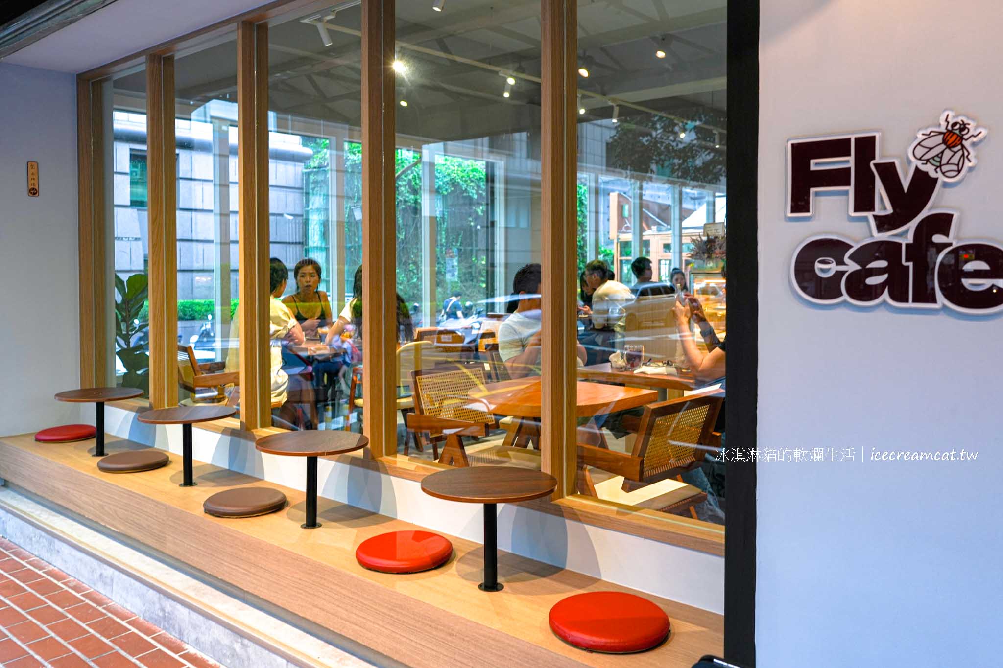 Fly Cafe 敦北店｜蒼蠅哥肉桂捲新址，小巨蛋附近台北松山咖啡廳推薦 @冰淇淋貓的軟爛生活