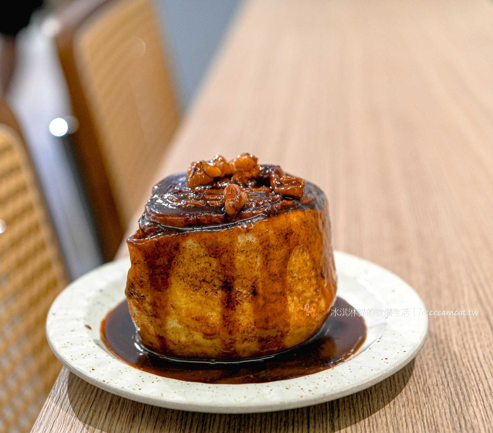 Fly Cafe 敦北店｜蒼蠅哥肉桂捲新址，小巨蛋附近台北松山咖啡廳推薦 @冰淇淋貓的軟爛生活