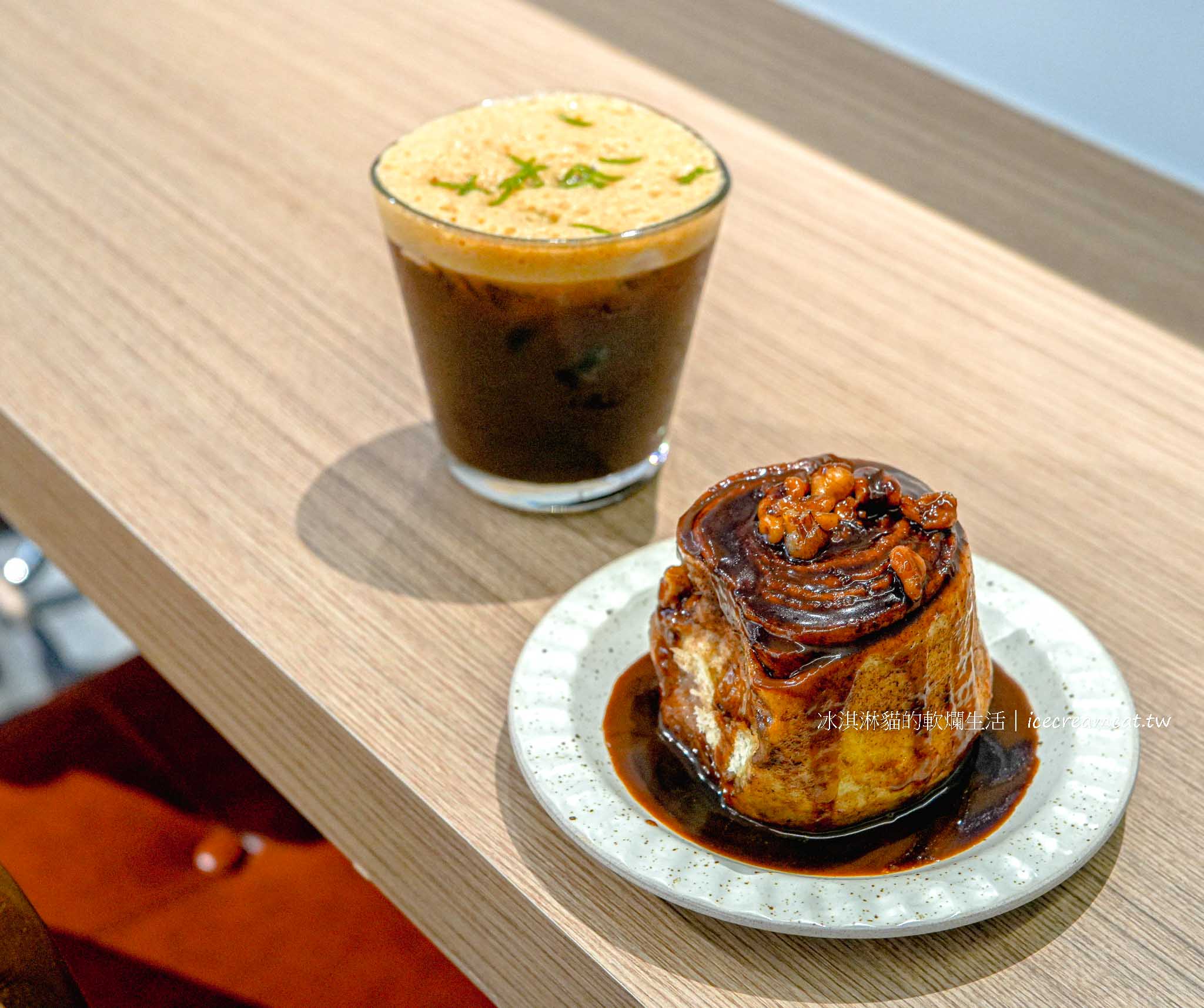 Fly Cafe 敦北店｜蒼蠅哥肉桂捲新址，小巨蛋附近台北松山咖啡廳推薦 @冰淇淋貓的軟爛生活