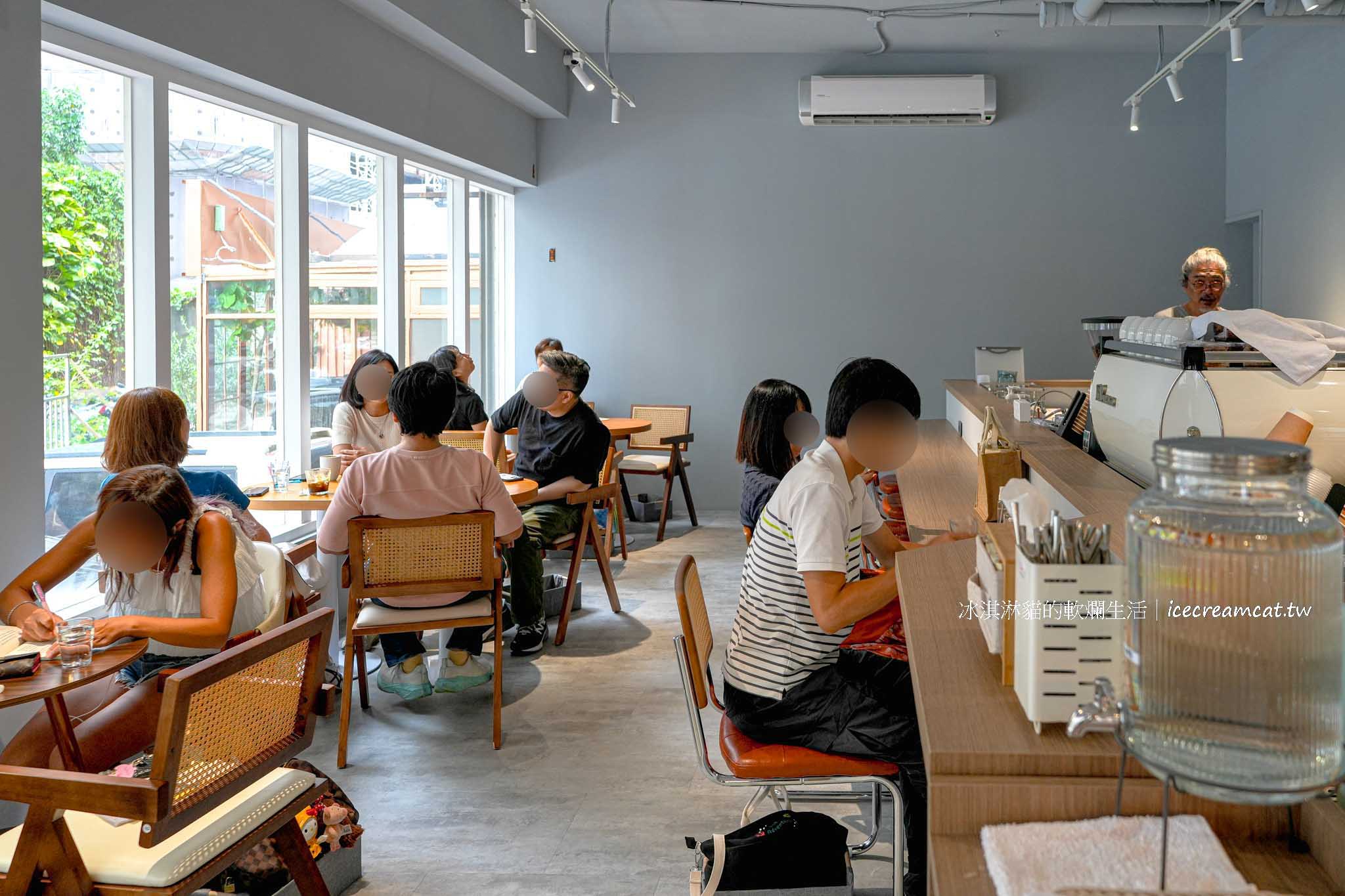 Fly Cafe 敦北店｜蒼蠅哥肉桂捲新址，小巨蛋附近台北松山咖啡廳推薦 @冰淇淋貓的軟爛生活