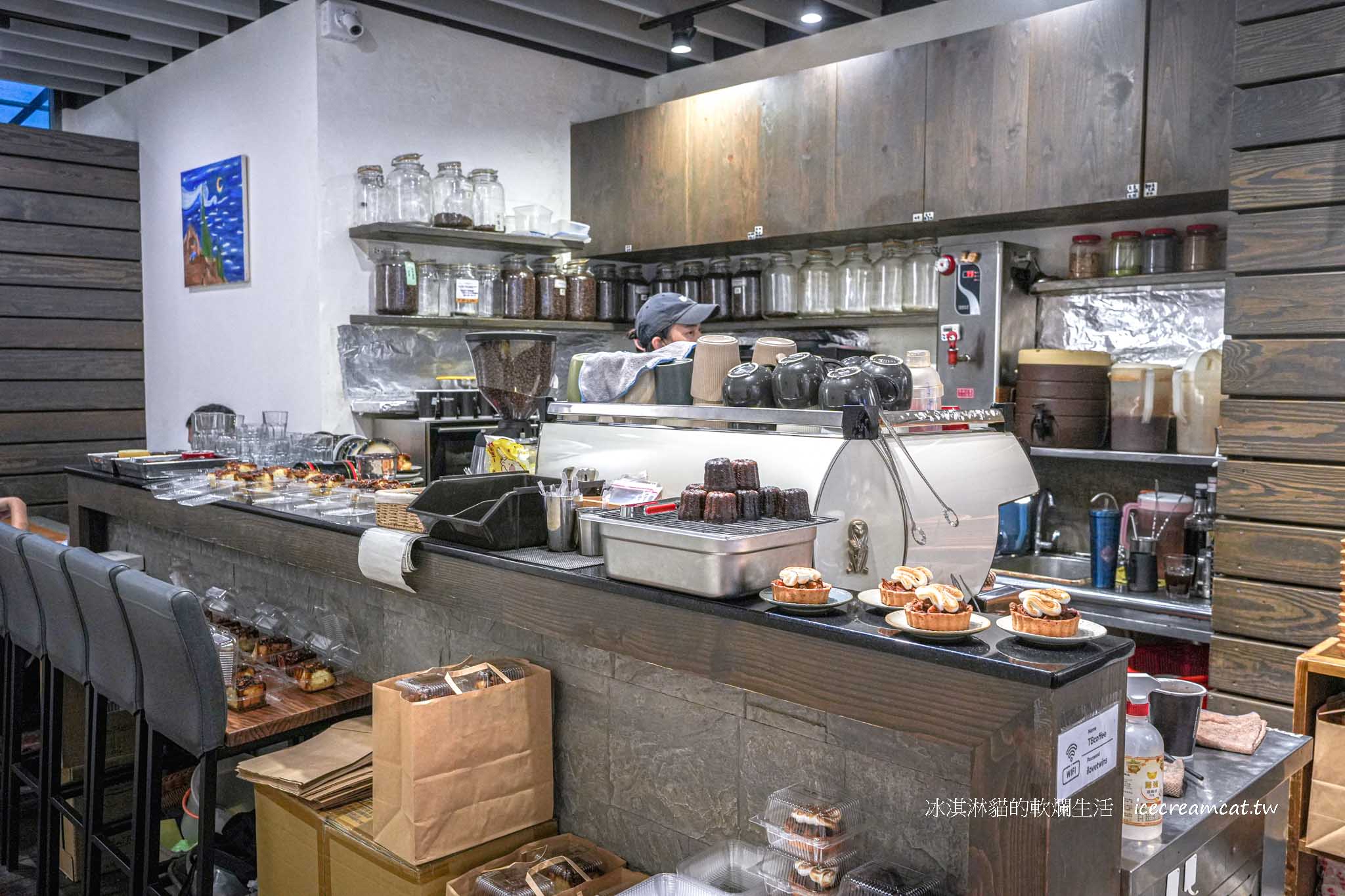 台北車站咖啡廳｜Twin Brothers Coffee 雙胞胎咖啡 必點肉桂捲、可麗露好評 @冰淇淋貓的軟爛生活