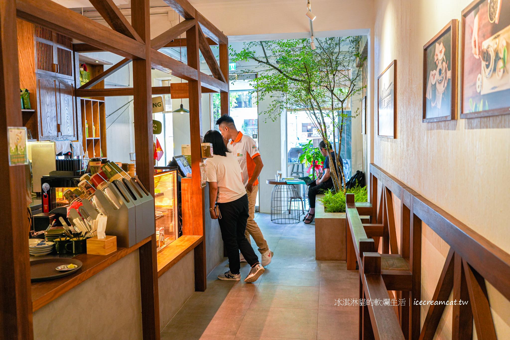 【台北松山美食】Cộng Cà Phê 共咖啡 光復南店，無限時越南咖啡廳推薦及牛肉河粉 @冰淇淋貓的軟爛生活