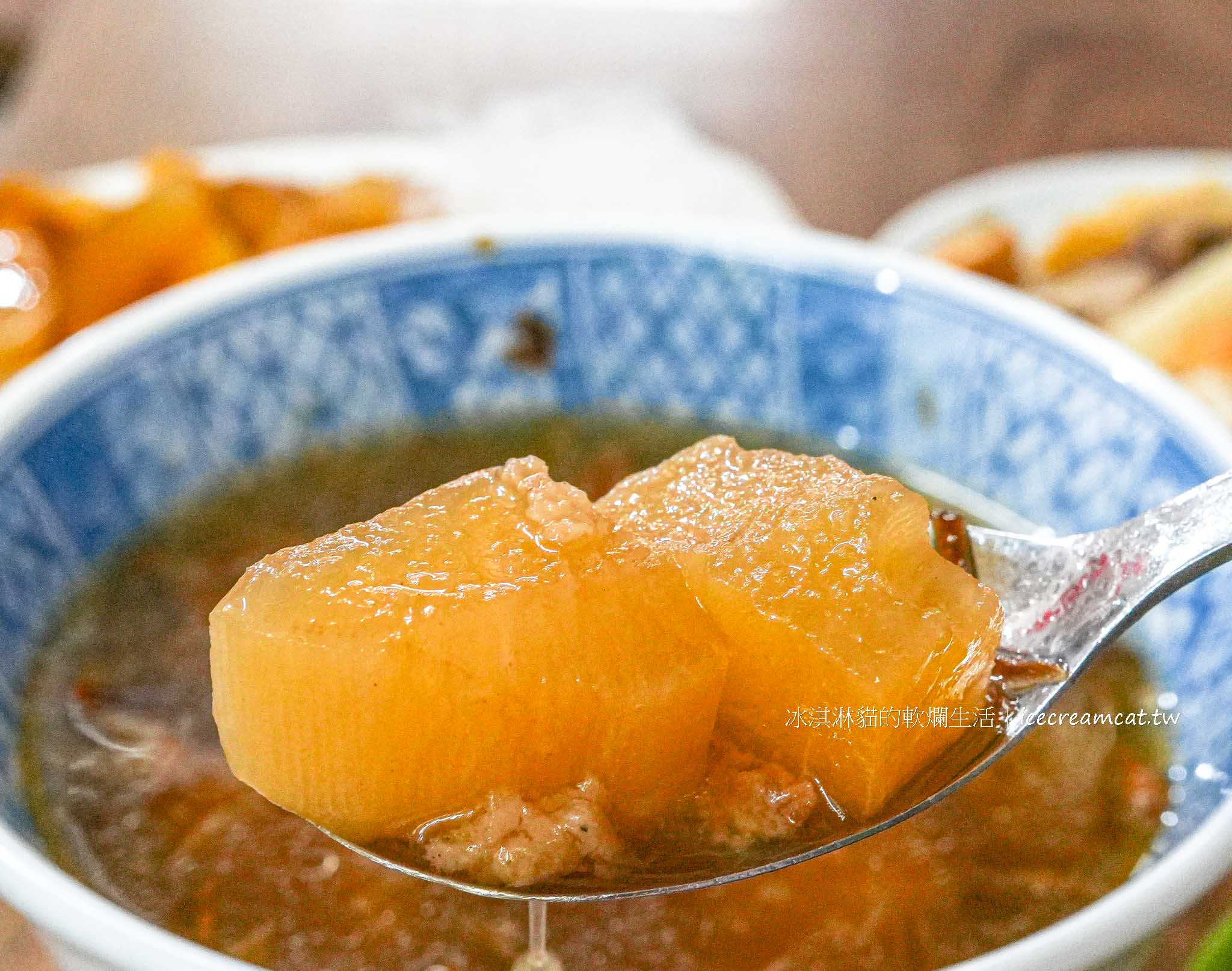 【圓山站美食】柴寮鯊魚煙 台北百年老店 新址在重慶北路，菜單必點鯊魚煙 @冰淇淋貓的軟爛生活