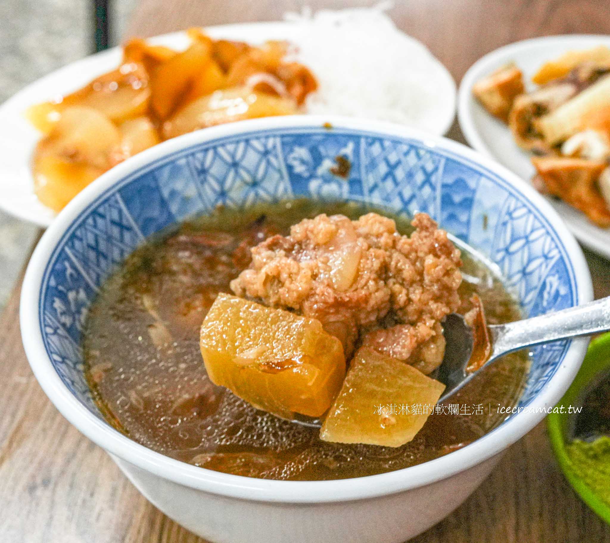 【圓山站美食】柴寮鯊魚煙 台北百年老店 新址在重慶北路，菜單必點鯊魚煙 @冰淇淋貓的軟爛生活