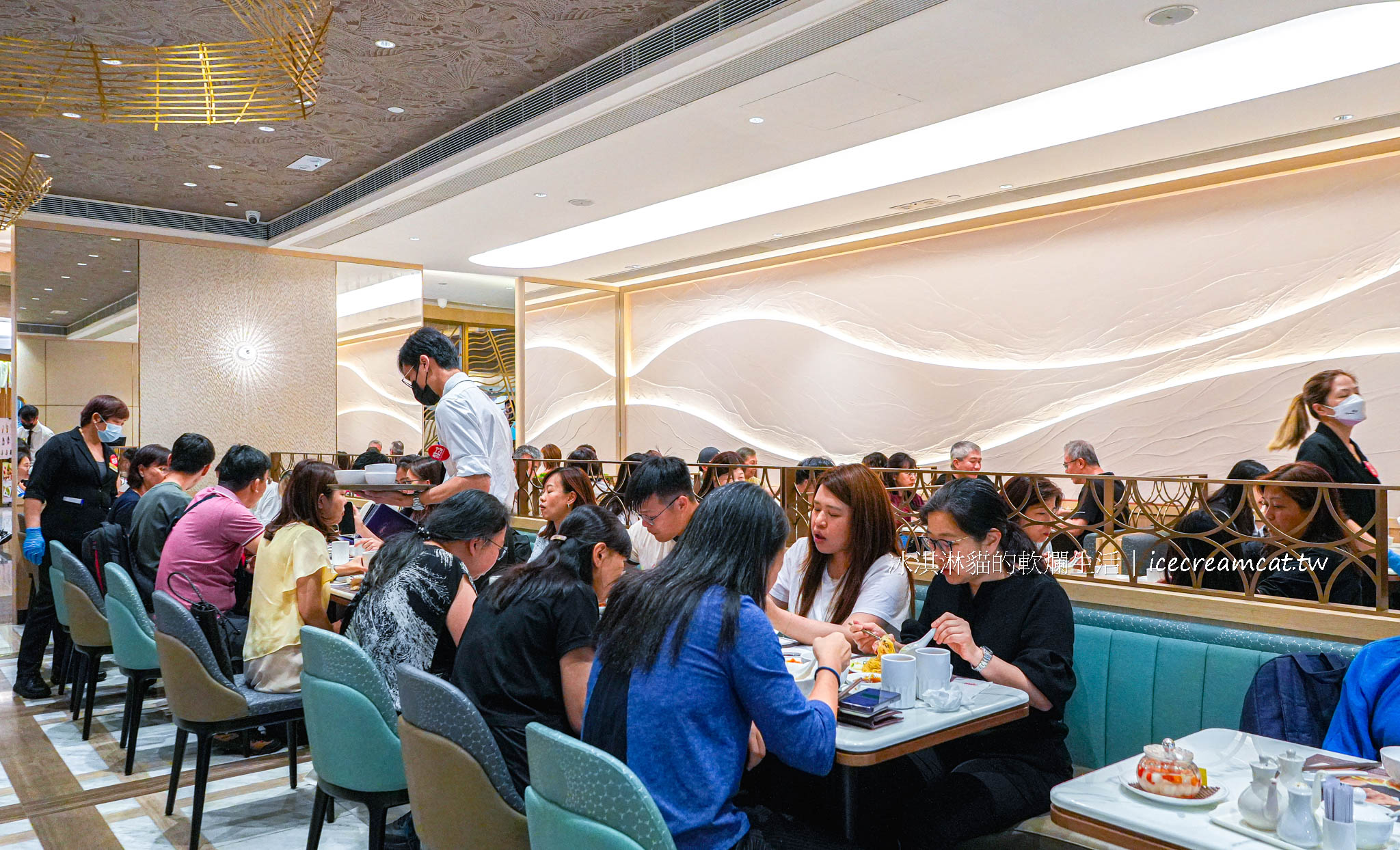 【香港銅鑼灣美食】何洪記粥麵專家米其林一星餐廳，蔡瀾讚為香港最好吃的乾炒牛河，菜單必吃及第粥 @冰淇淋貓的軟爛生活