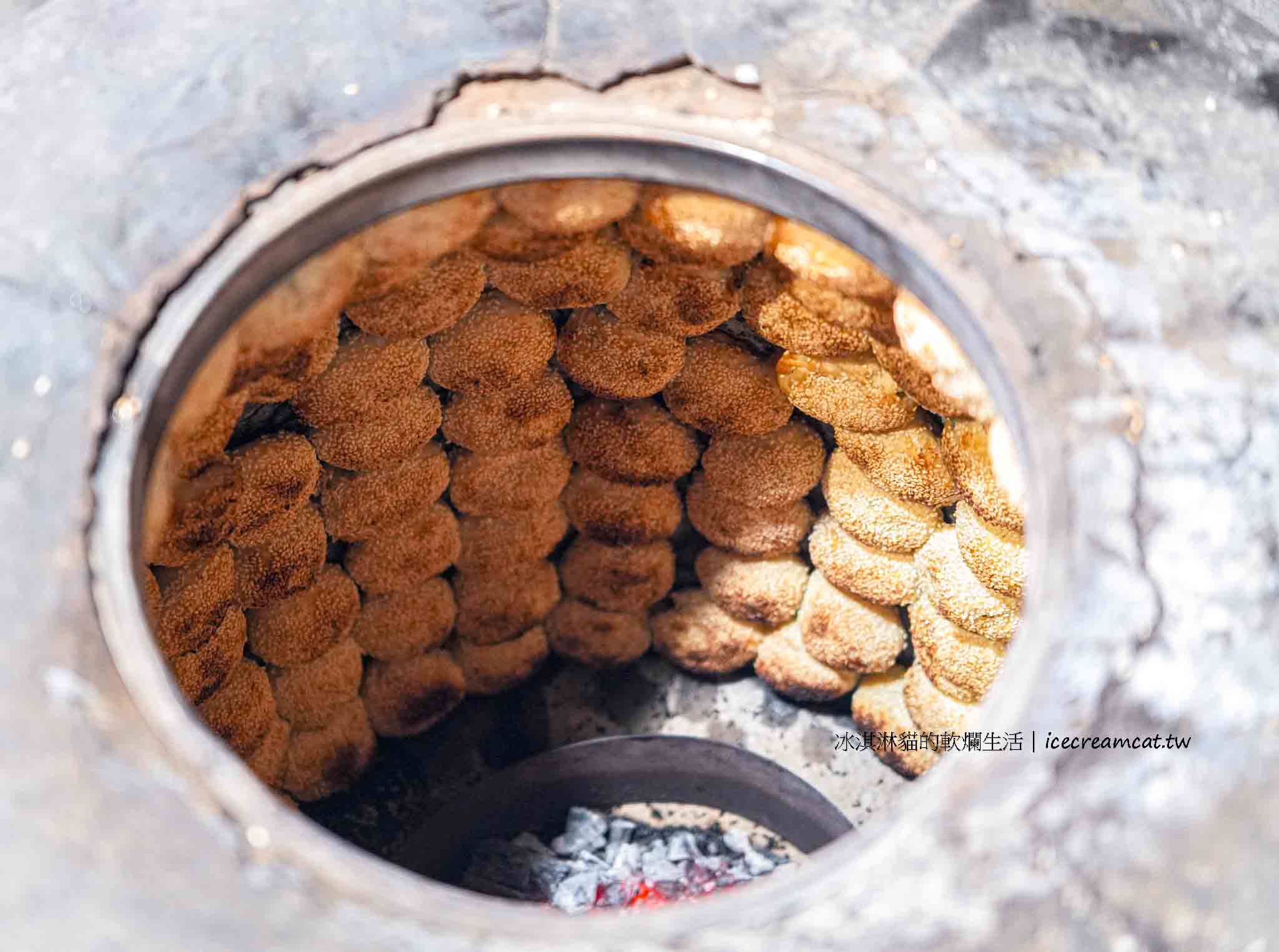宜蘭【老吳碳烤燒烤餅】宜蘭火車站附近人氣小吃,舒國治老師推薦蔥花鹹酥餅 @冰淇淋貓的軟爛生活 宜蘭【老吳碳烤燒烤餅】宜蘭火車站附近人氣小吃,舒國治老師推薦蔥花鹹酥餅 @冰淇淋貓的軟爛生活