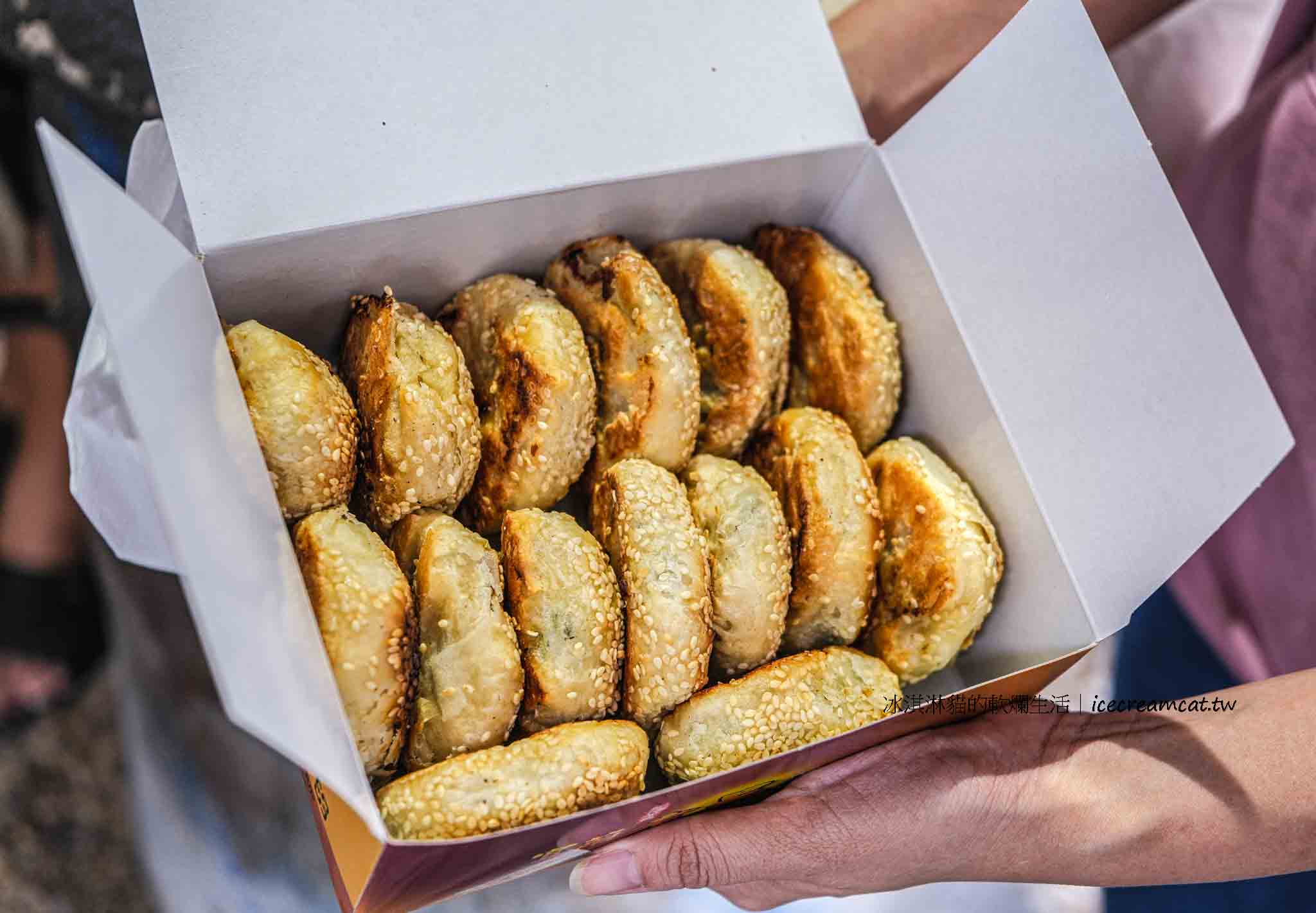 宜蘭【老吳碳烤燒烤餅】宜蘭火車站附近人氣小吃,舒國治老師推薦蔥花鹹酥餅 @冰淇淋貓的軟爛生活 宜蘭【老吳碳烤燒烤餅】宜蘭火車站附近人氣小吃,舒國治老師推薦蔥花鹹酥餅 @冰淇淋貓的軟爛生活