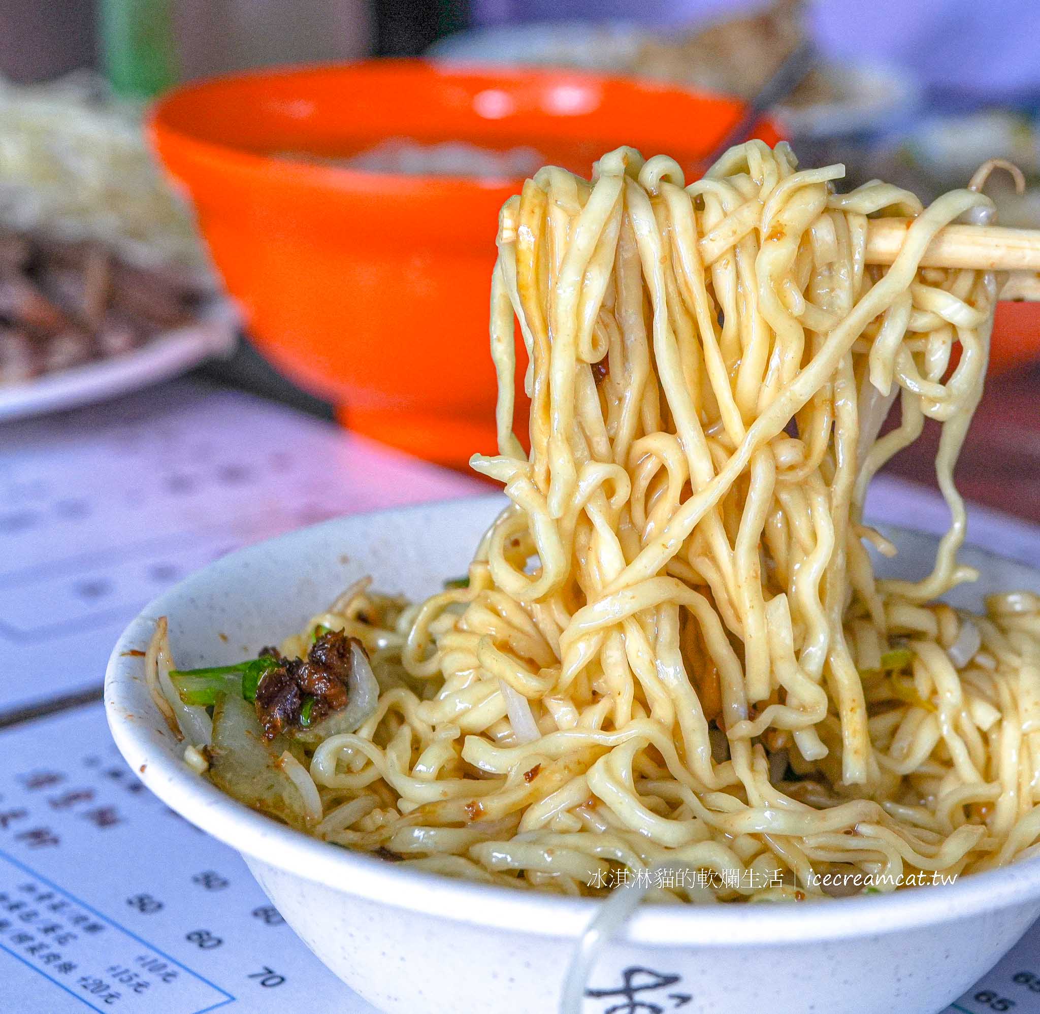 【北投石牌捷運美食】麗華古早味麵攤，菜單必點滷味拼盤與麵食 @冰淇淋貓的軟爛生活