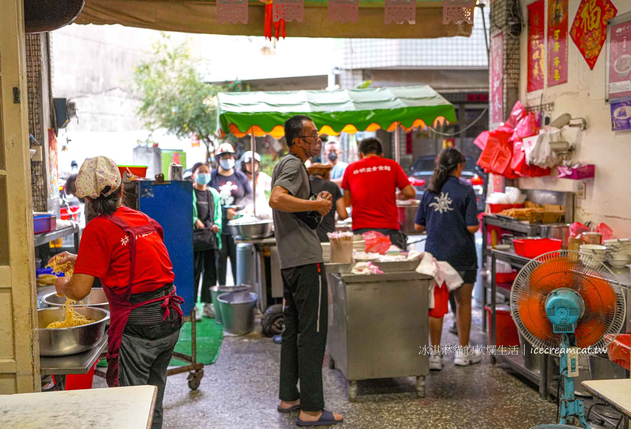 【彰化鹿港美食】林明堂素食麵｜在地人大推豆包捲的素食麵攤，開業40年仍天天排隊！ @冰淇淋貓的軟爛生活