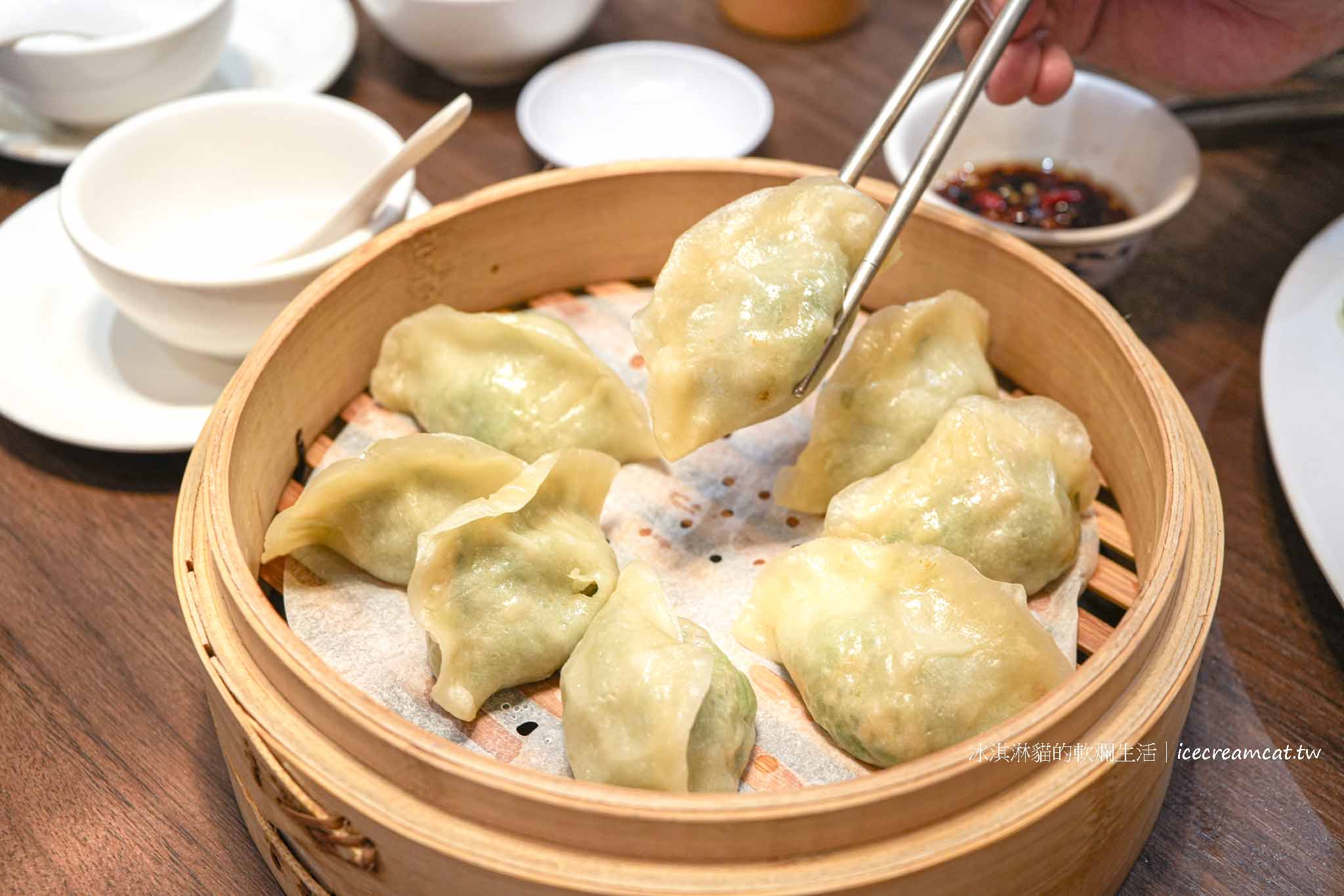 【新店美食】山東小館合菜餐廳，米其林必比登推薦酸菜白肉鍋 小碧潭站美食 @冰淇淋貓的軟爛生活