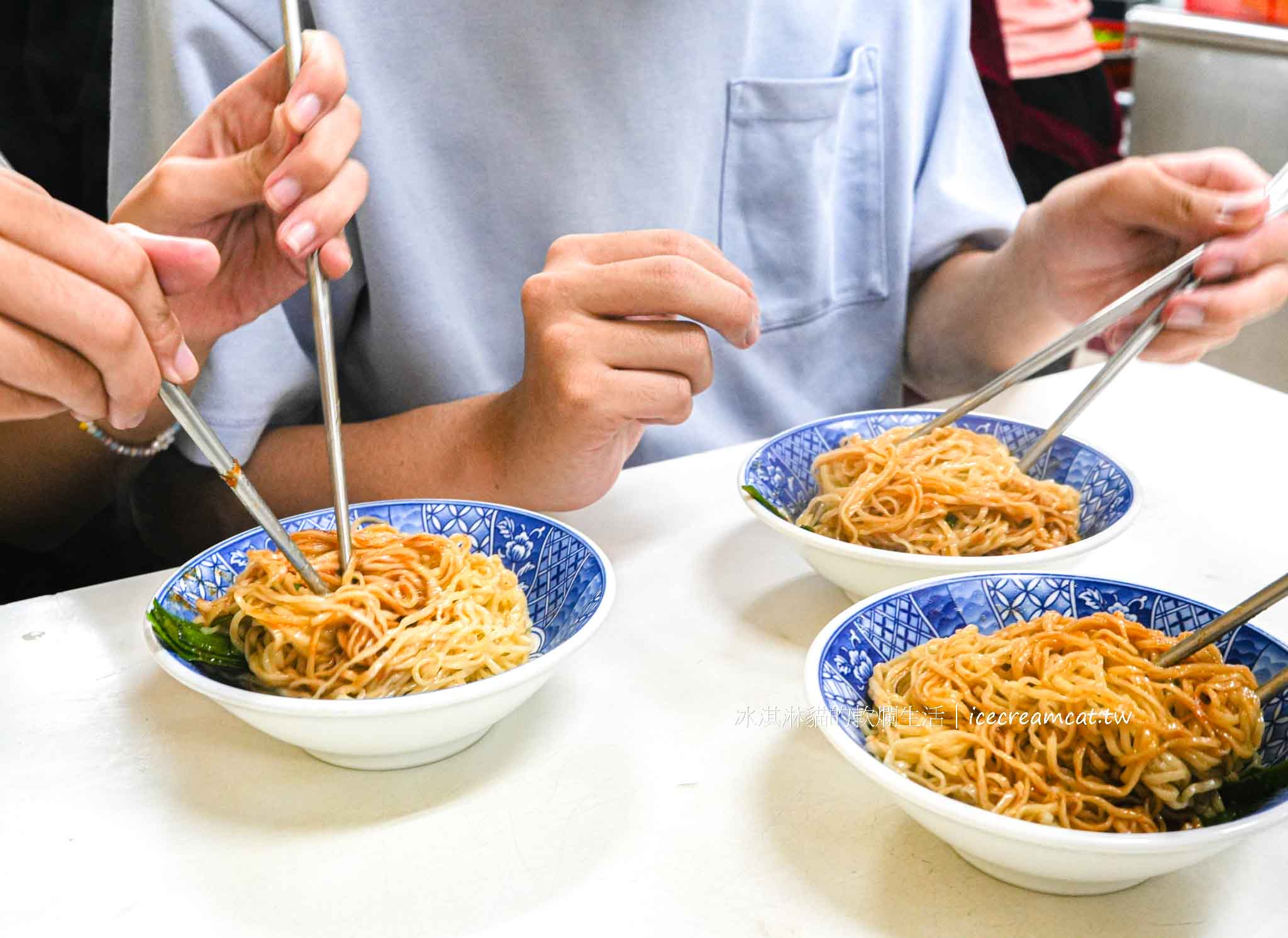 【士林美食】意麵王｜台北老字號菜單必點乾意麵與餛飩湯，銅板價的好味道 @冰淇淋貓的軟爛生活