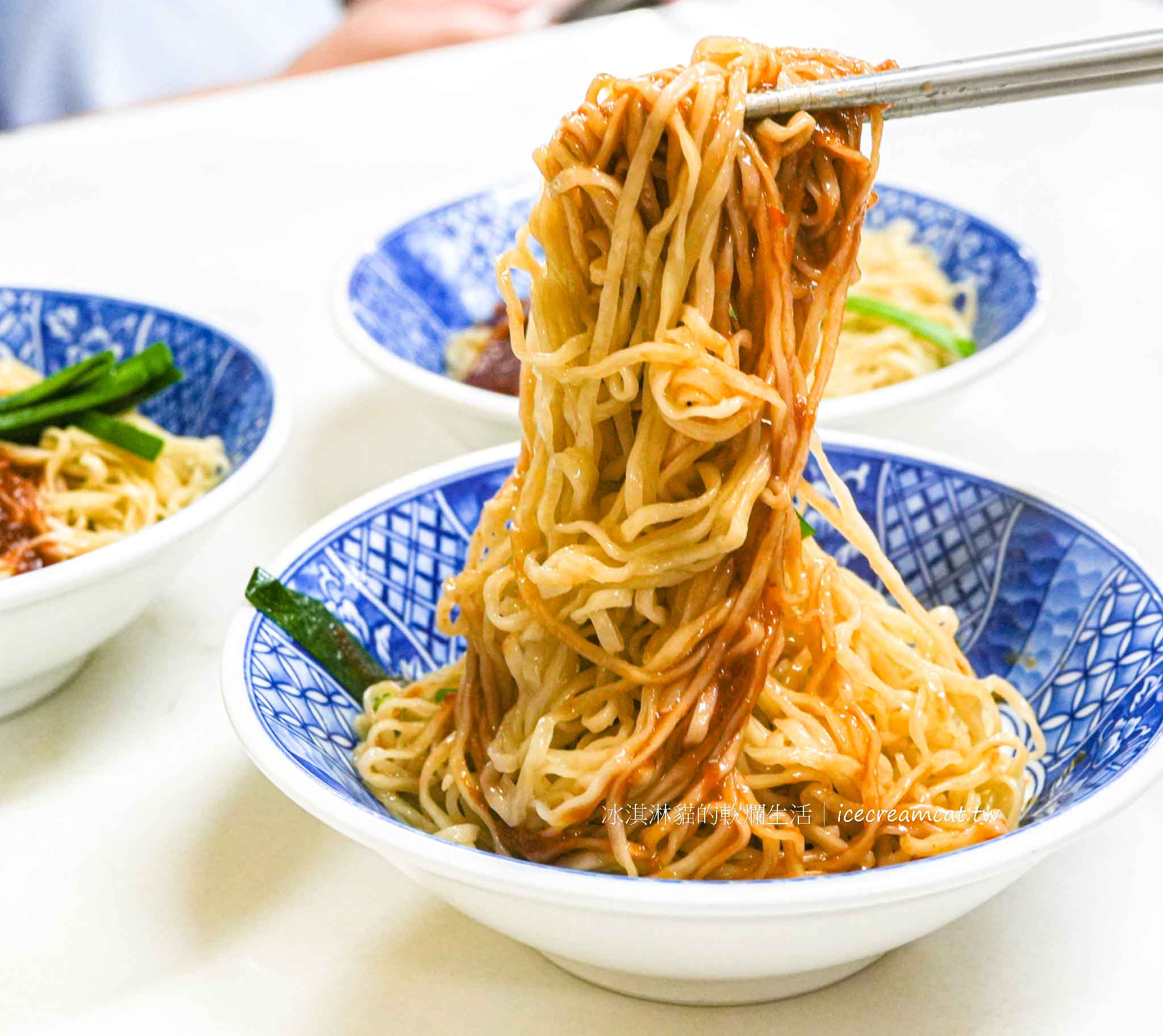 【士林美食】意麵王｜台北老字號菜單必點乾意麵與餛飩湯，銅板價的好味道 @冰淇淋貓的軟爛生活