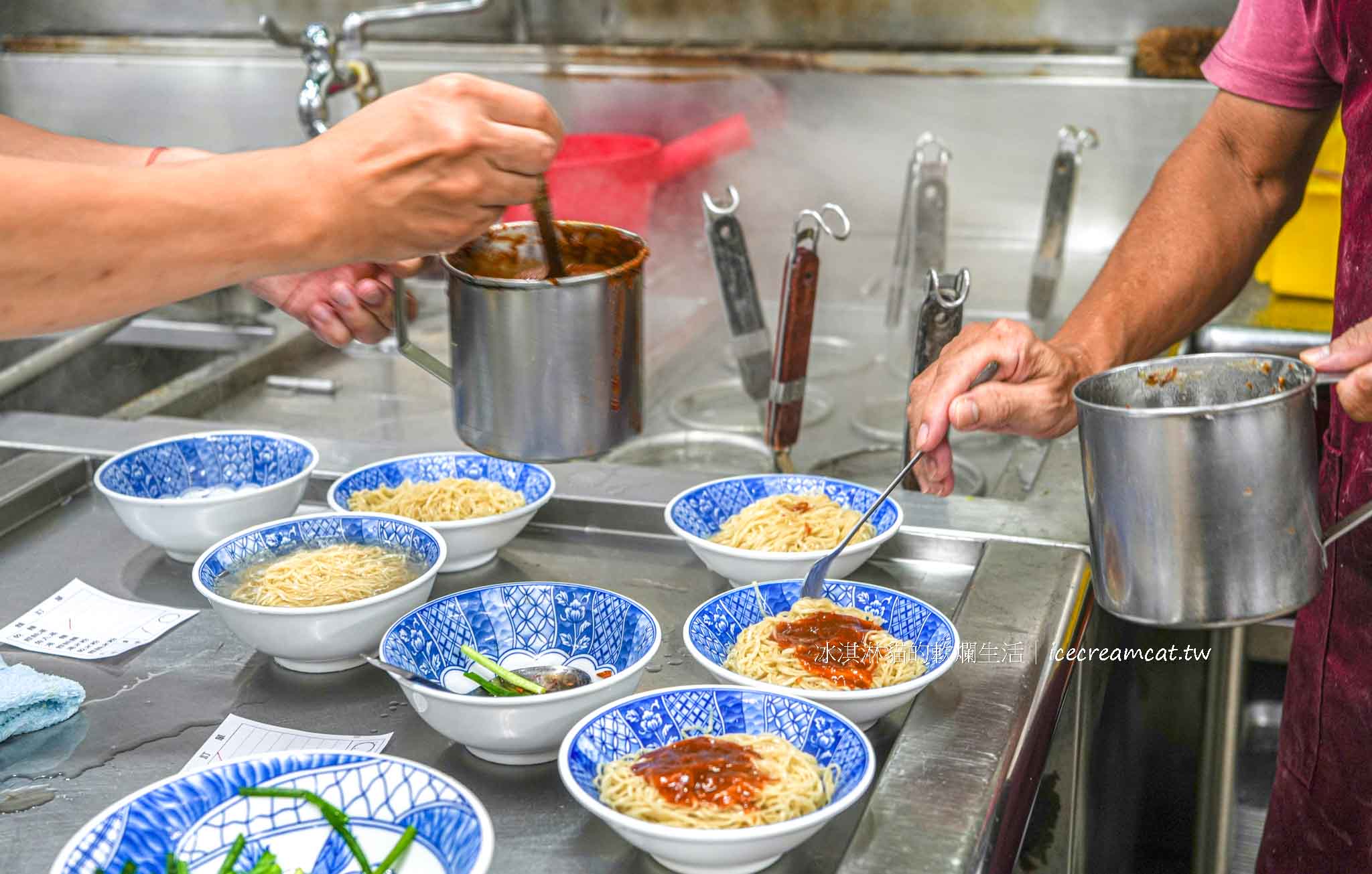 【士林美食】意麵王｜台北老字號菜單必點乾意麵與餛飩湯，銅板價的好味道 @冰淇淋貓的軟爛生活