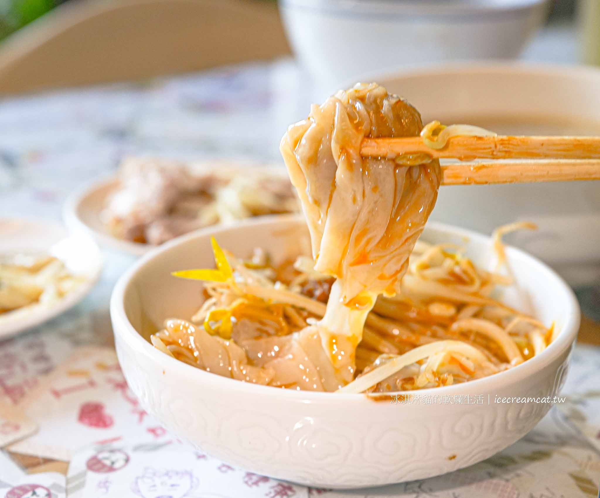 【鹿港圓環頂麵食館】鹿港天后宮附近美食推薦，在地人大推的銅板小吃 @冰淇淋貓的軟爛生活