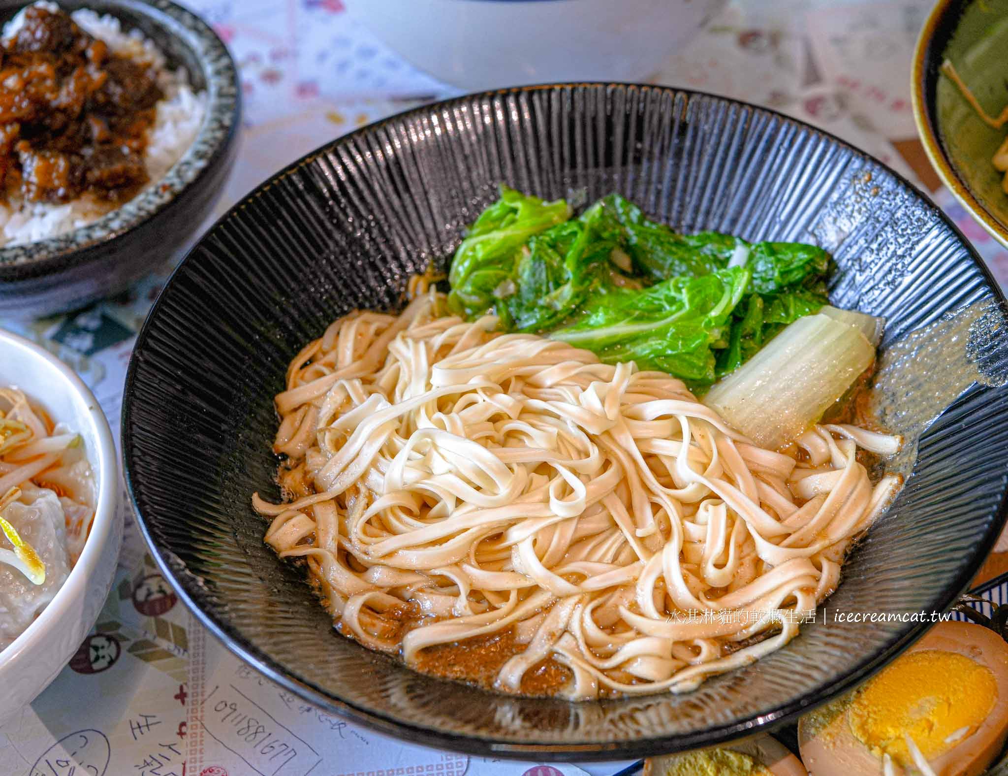 【鹿港圓環頂麵食館】鹿港天后宮附近美食推薦，在地人大推的銅板小吃 @冰淇淋貓的軟爛生活