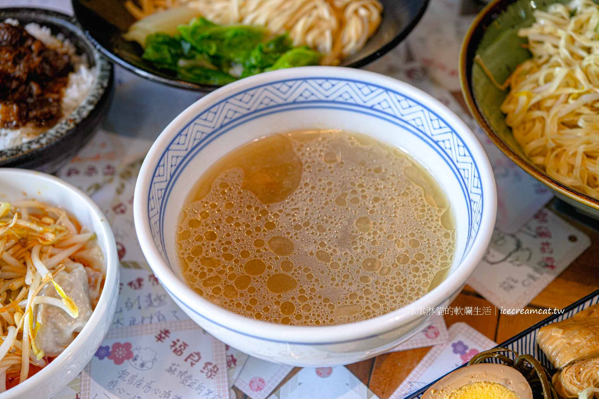 【鹿港圓環頂麵食館】鹿港天后宮附近美食推薦，在地人大推的銅板小吃 @冰淇淋貓的軟爛生活