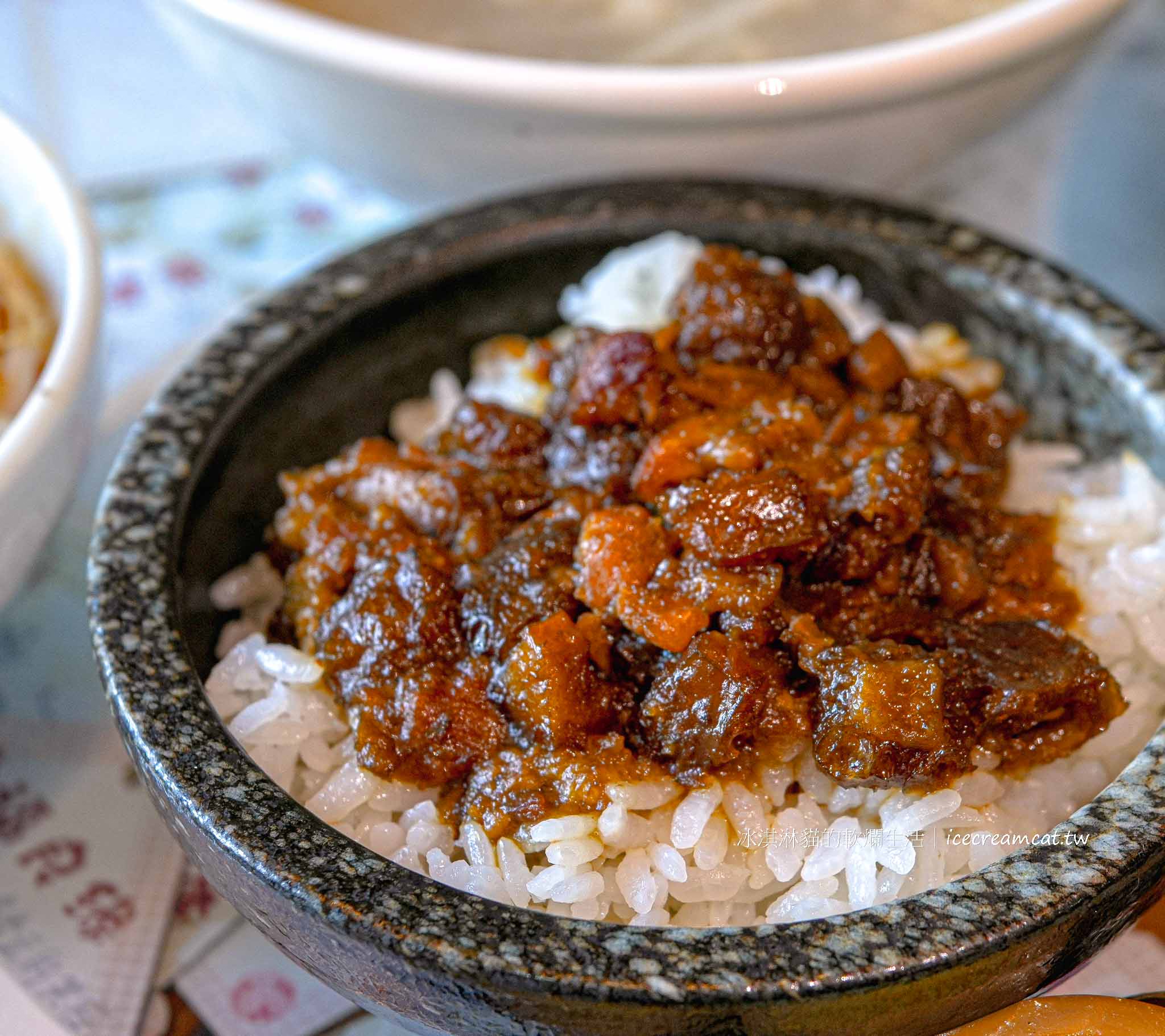 【鹿港圓環頂麵食館】鹿港天后宮附近美食推薦，在地人大推的銅板小吃 @冰淇淋貓的軟爛生活