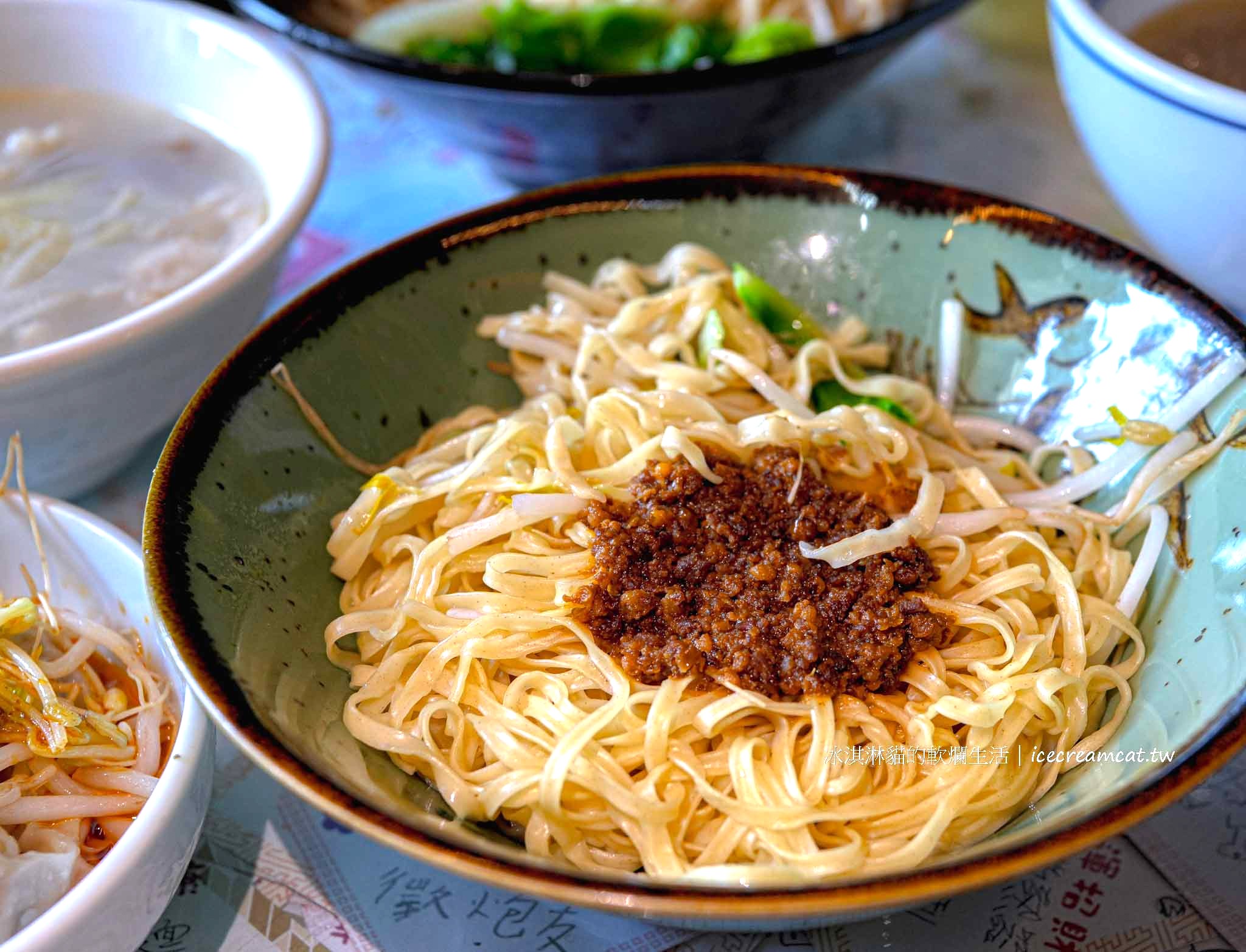 【鹿港圓環頂麵食館】鹿港天后宮附近美食推薦，在地人大推的銅板小吃 @冰淇淋貓的軟爛生活