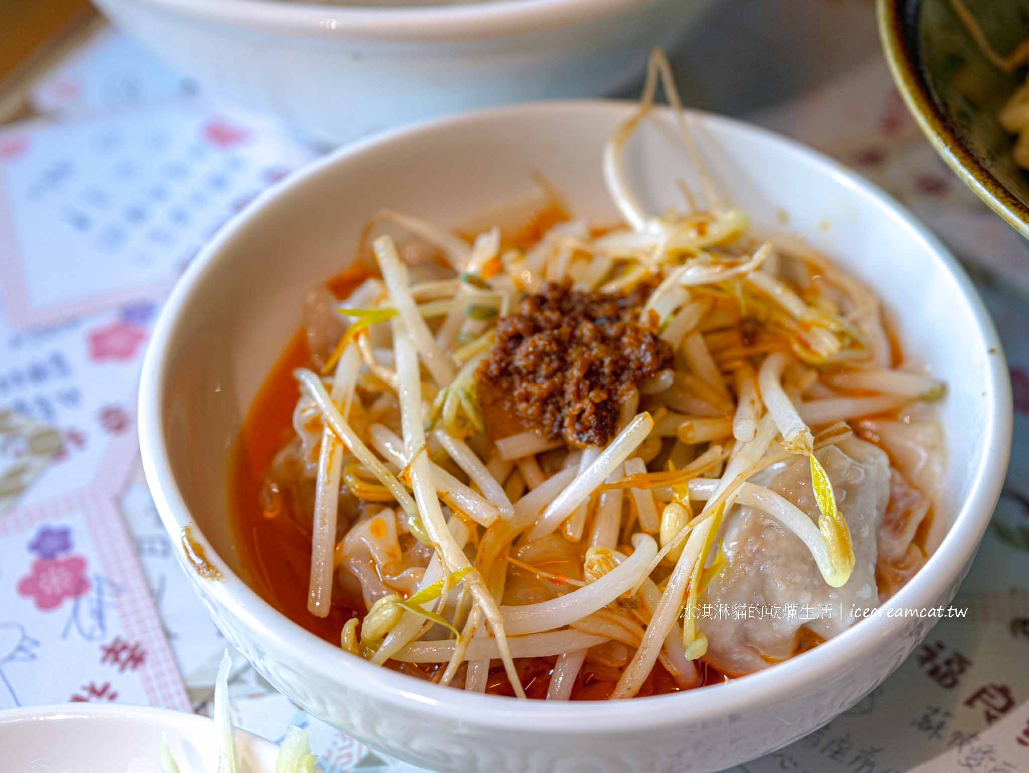 【鹿港圓環頂麵食館】鹿港天后宮附近美食推薦，在地人大推的銅板小吃 @冰淇淋貓的軟爛生活