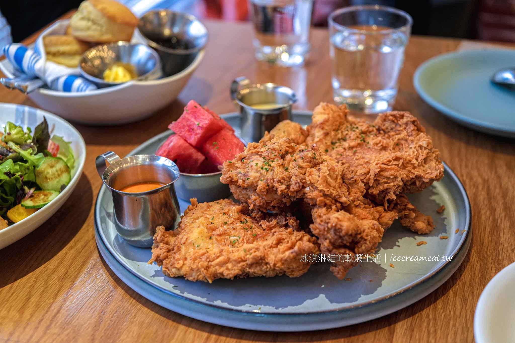 【中山美食】Buttermilk 摩登美式餐廳｜台北炸雞推薦，阿嬤秘方炸雞超多汁 @冰淇淋貓的軟爛生活