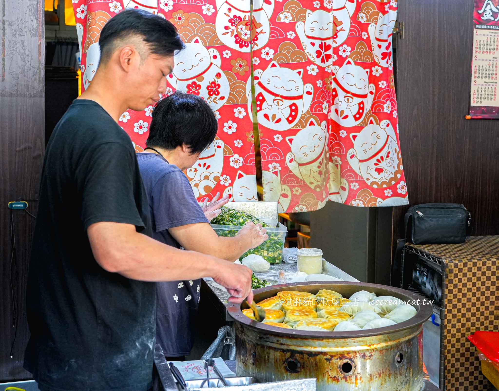 【古月芝麻蔥油餅】北投奇岩美食｜詹姆士也推薦的韭菜盒，現包現煎超酥香！ @冰淇淋貓的軟爛生活