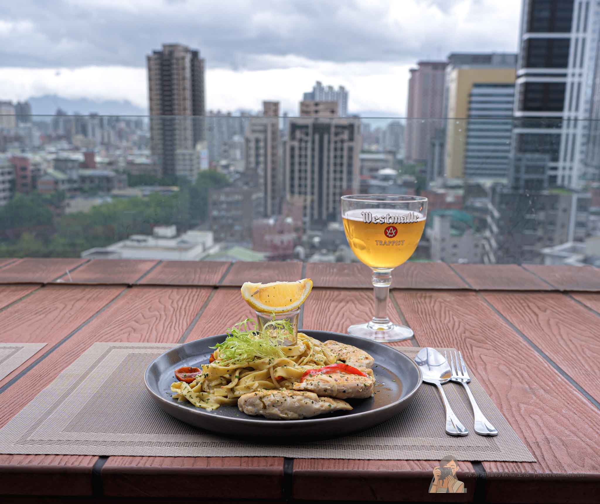 板橋府中【ABV閣樓餐酒館】高樓夜景餐廳推薦，精釀啤酒有特色，近新北耶誕城 @冰淇淋貓的軟爛生活