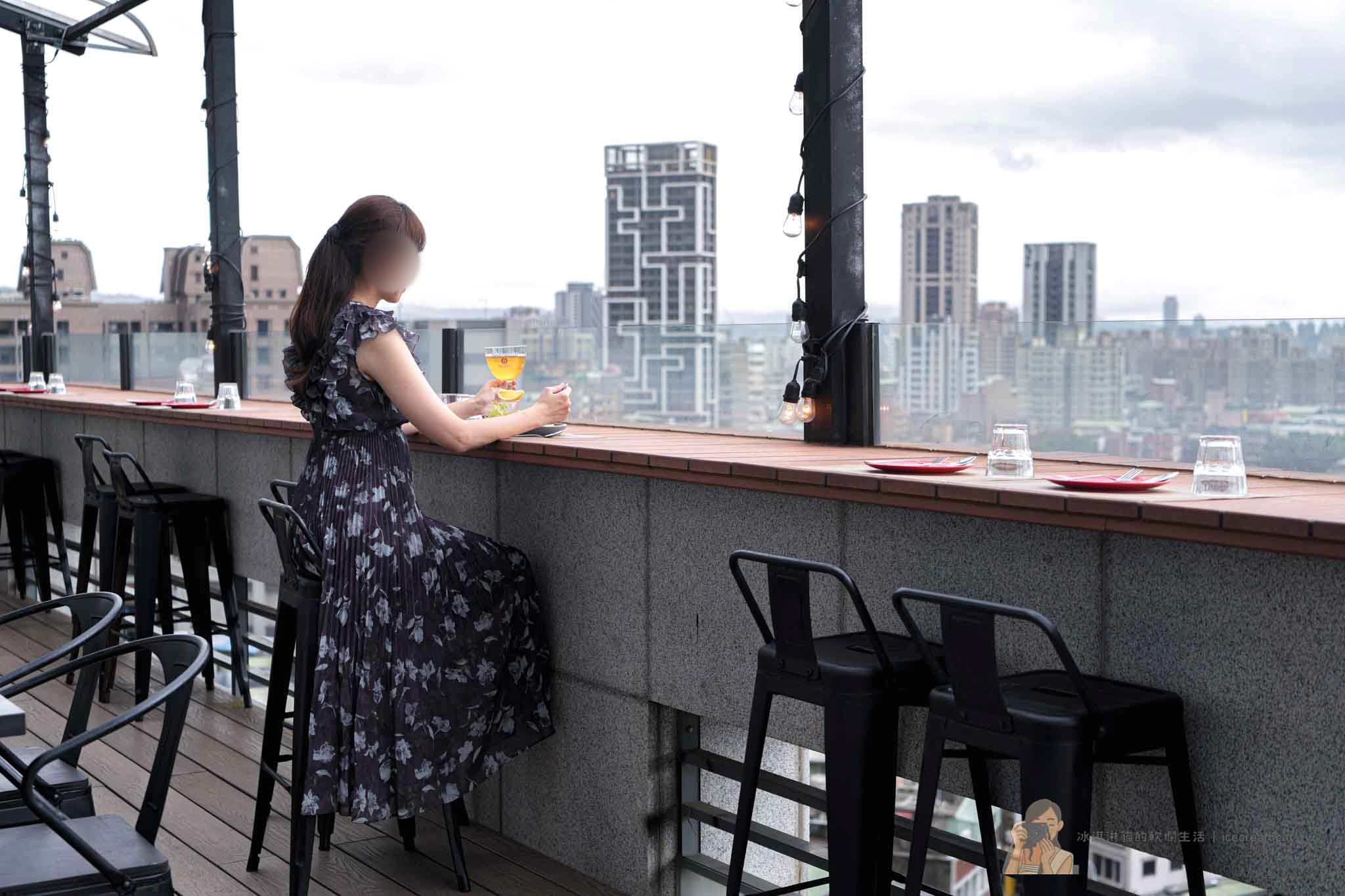 板橋府中【ABV閣樓餐酒館】高樓夜景餐廳推薦，精釀啤酒有特色，近新北耶誕城 @冰淇淋貓的軟爛生活