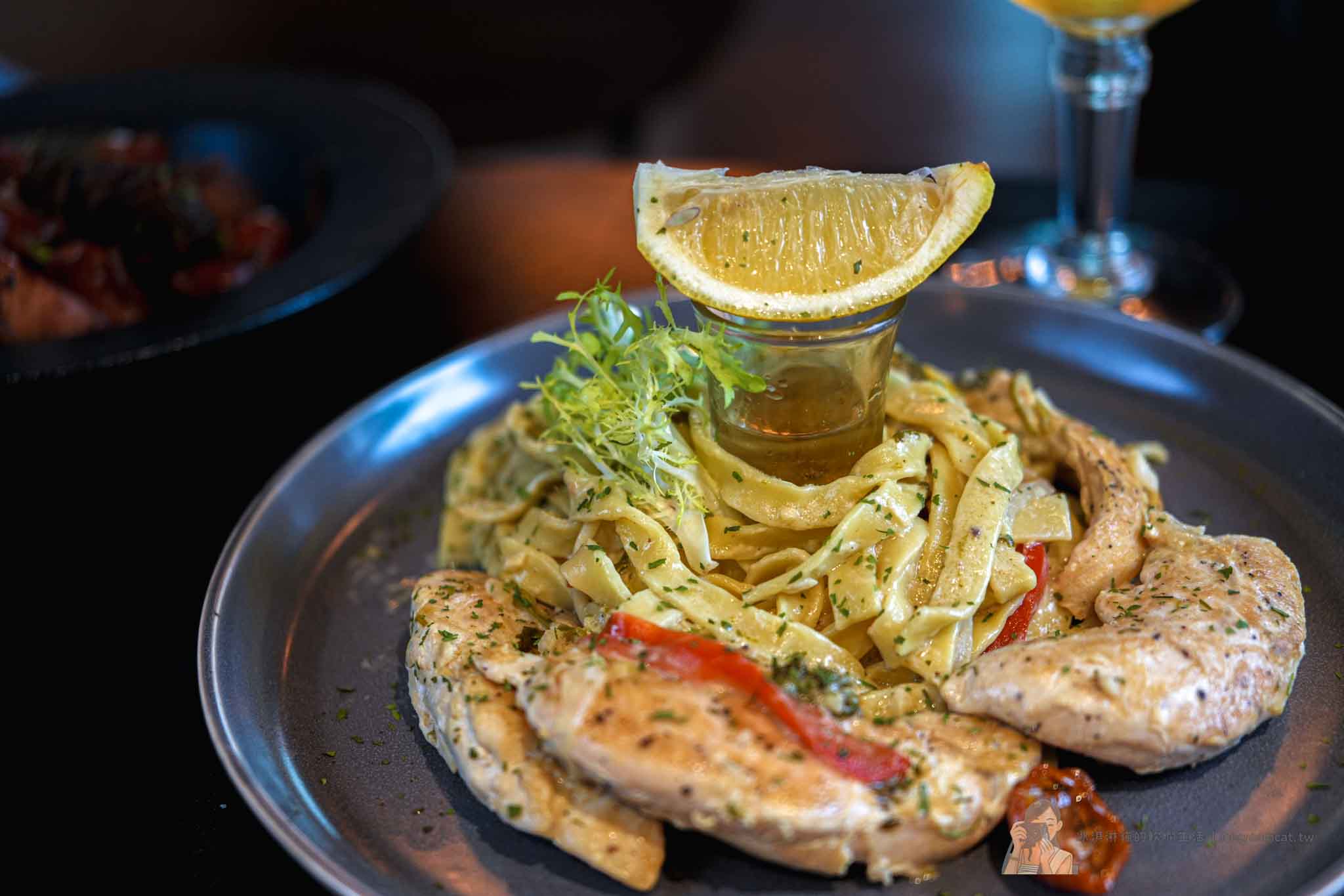 板橋府中【ABV閣樓餐酒館】高樓夜景餐廳推薦，精釀啤酒有特色，近新北耶誕城 @冰淇淋貓的軟爛生活