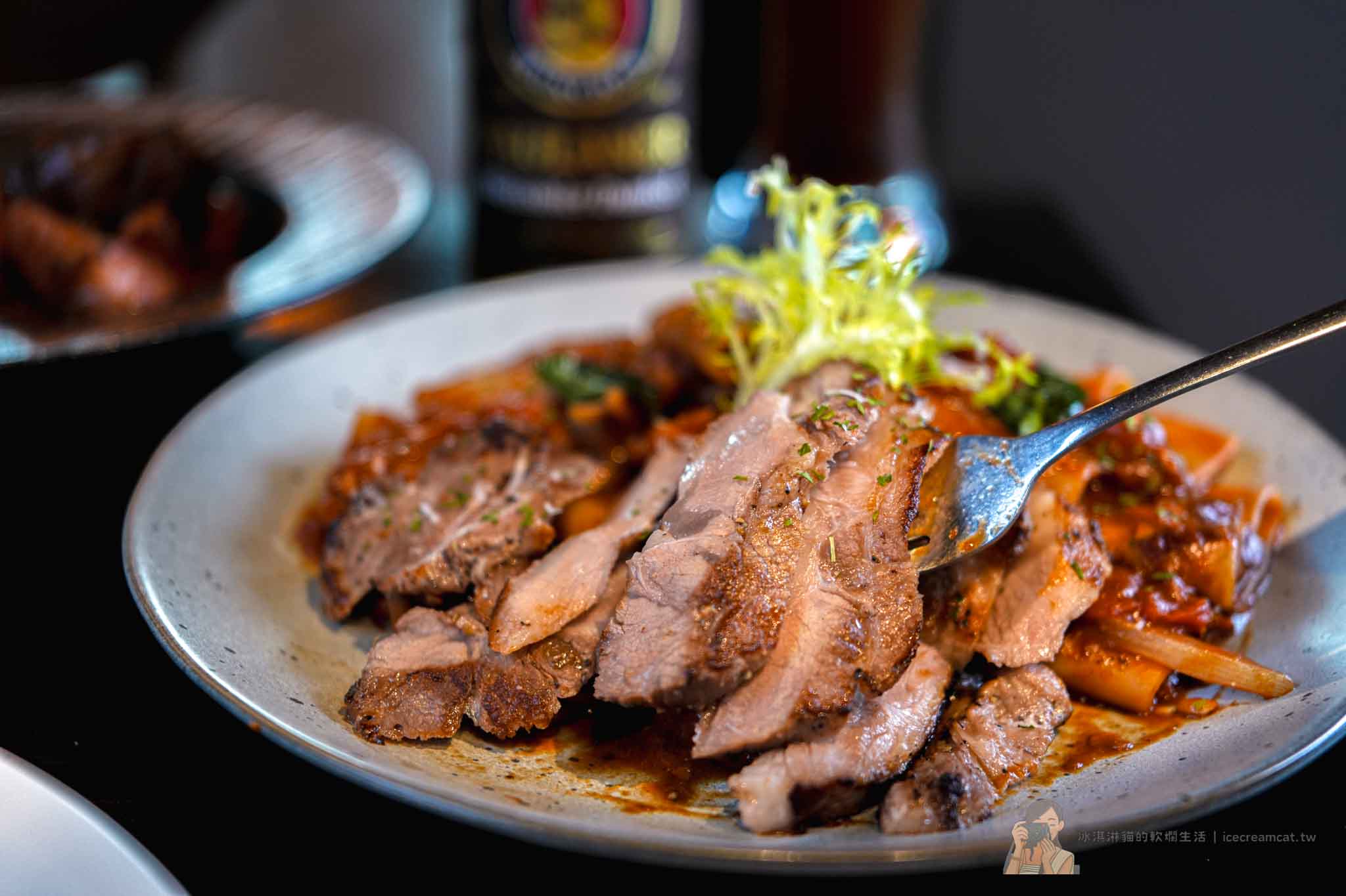 板橋府中【ABV閣樓餐酒館】高樓夜景餐廳推薦，精釀啤酒有特色，近新北耶誕城 @冰淇淋貓的軟爛生活