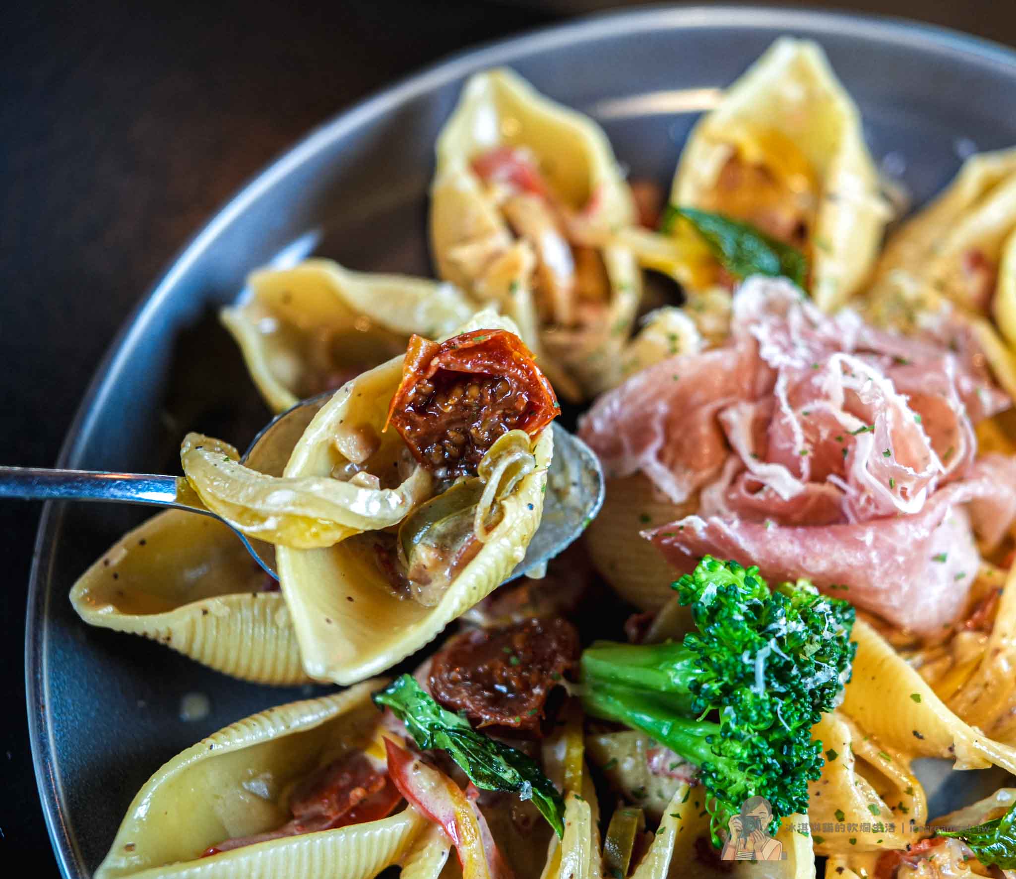 板橋府中【ABV閣樓餐酒館】高樓夜景餐廳推薦，精釀啤酒有特色，近新北耶誕城 @冰淇淋貓的軟爛生活