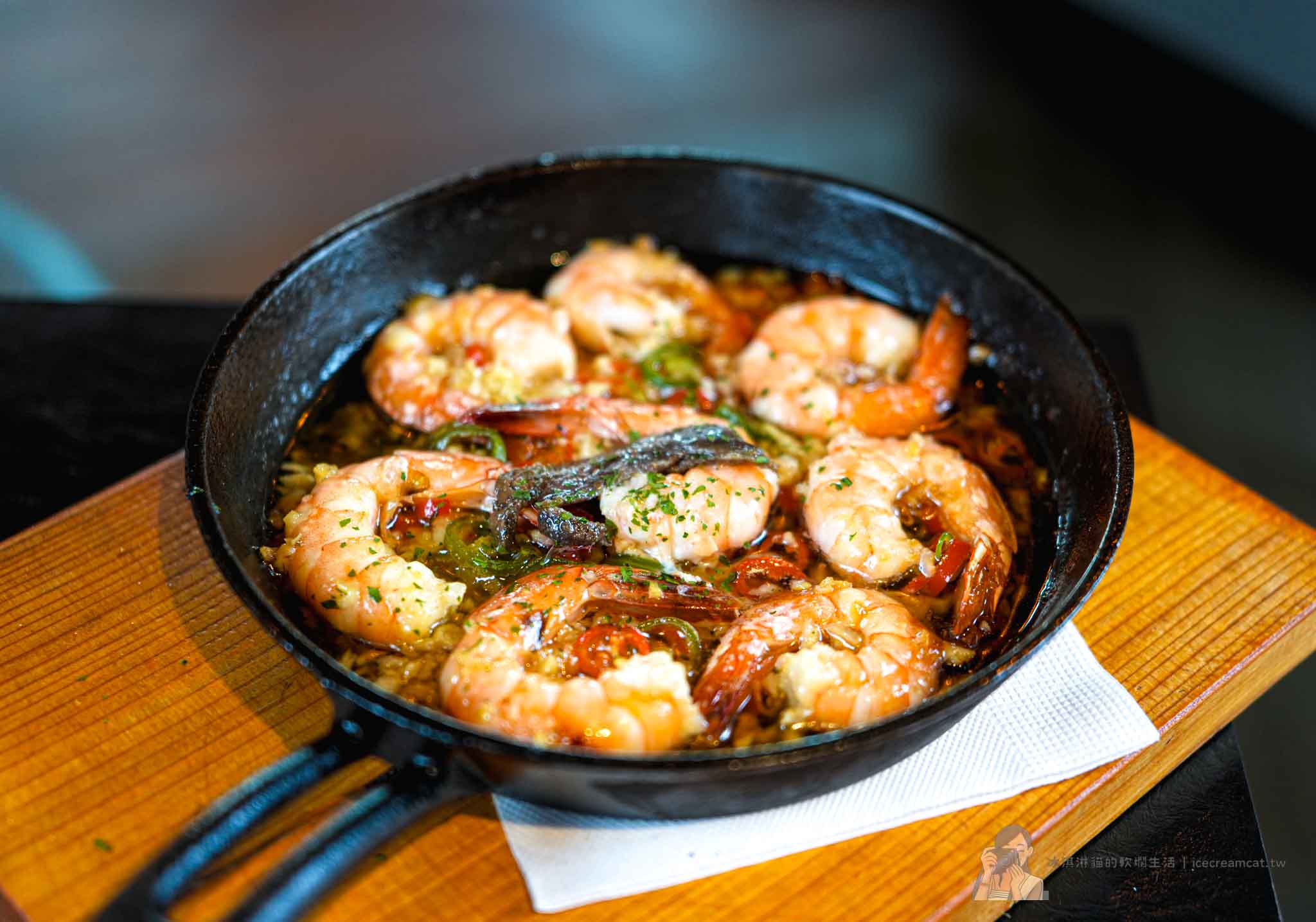 板橋府中【ABV閣樓餐酒館】高樓夜景餐廳推薦，精釀啤酒有特色，近新北耶誕城 @冰淇淋貓的軟爛生活