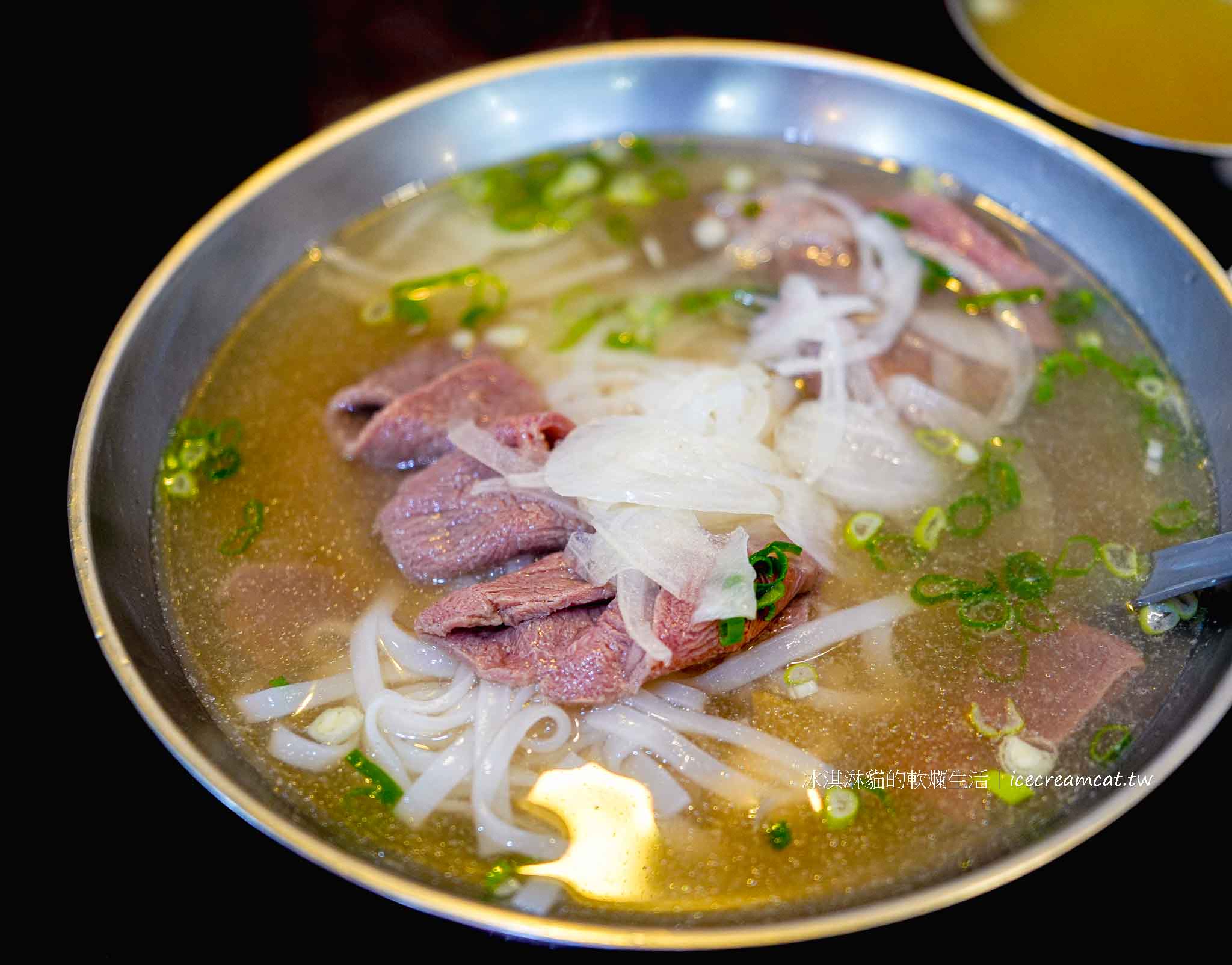 【南京三民站美食】河內河粉是台北超人氣越南生牛肉河粉，食尚玩家也推薦 @冰淇淋貓的軟爛生活