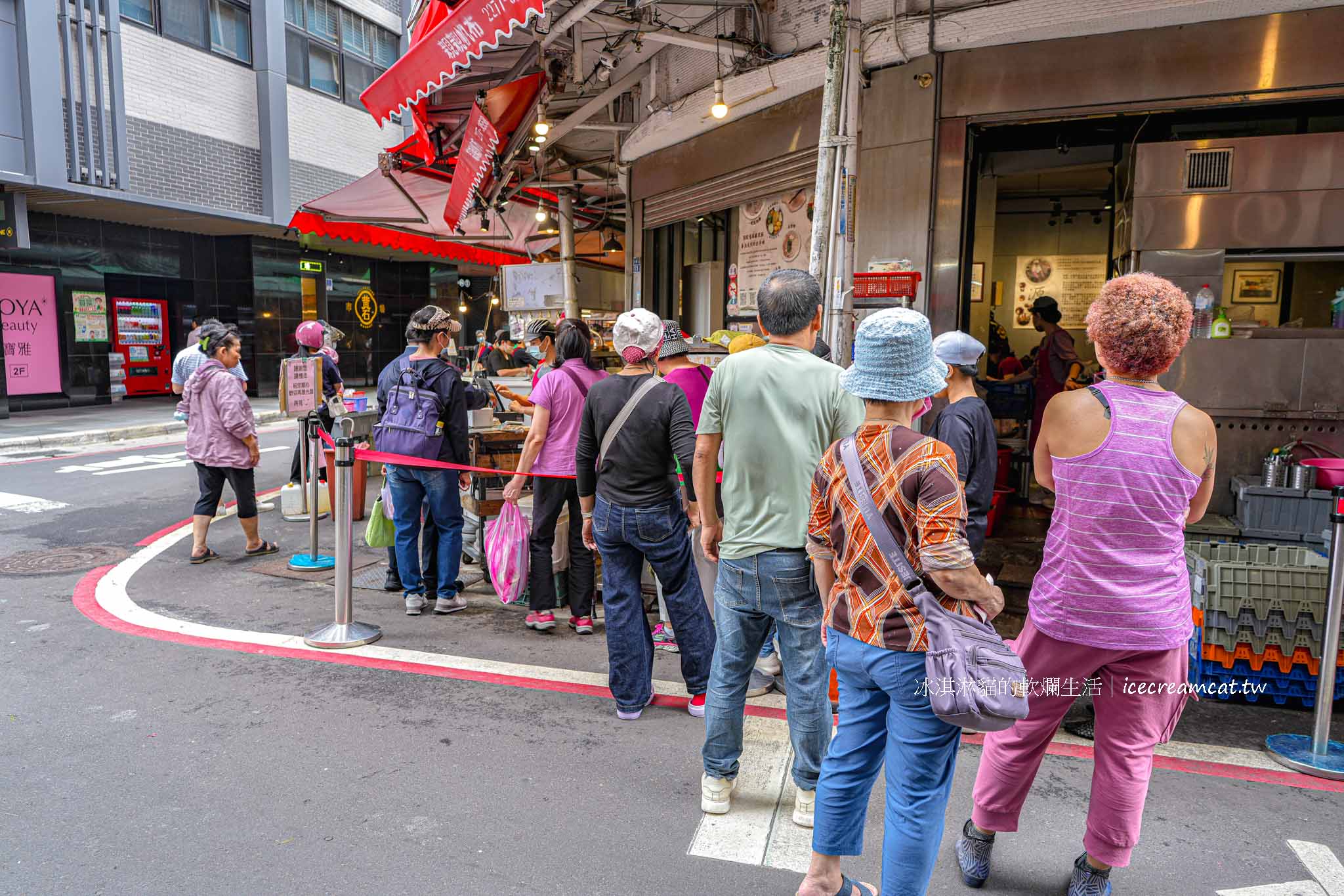 【新北板橋】老曹餛飩｜府中站黃石市場必吃小吃、餛飩湯和紅油抄手推薦 @冰淇淋貓的軟爛生活