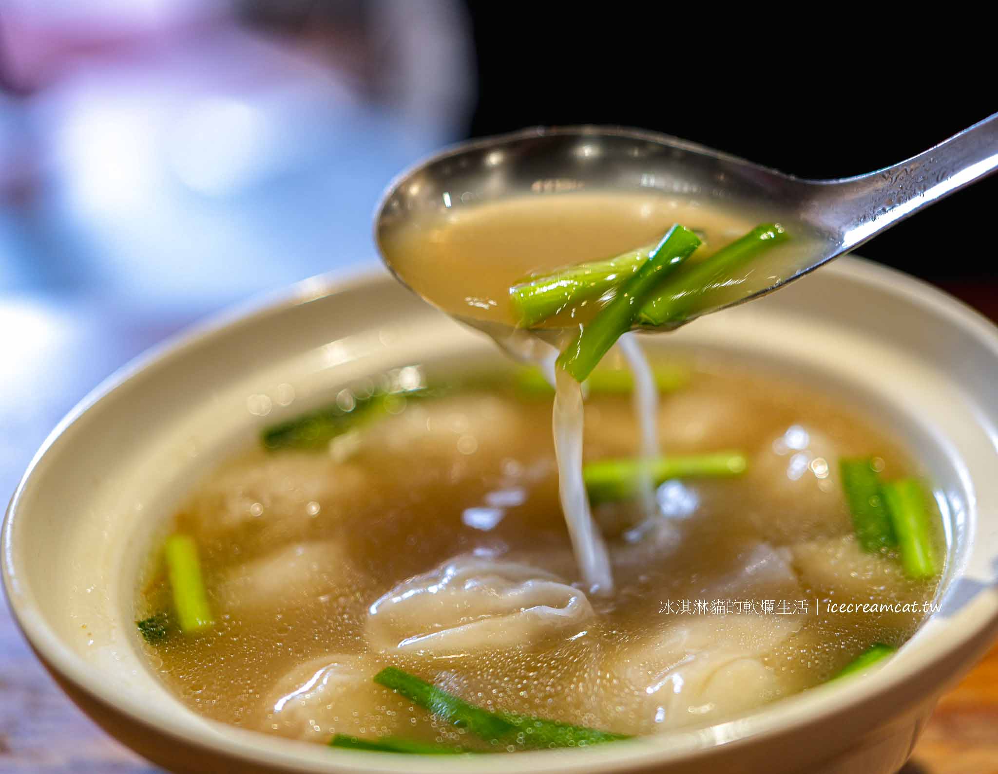 【新北板橋】老曹餛飩｜府中站黃石市場必吃小吃、餛飩湯和紅油抄手推薦 @冰淇淋貓的軟爛生活