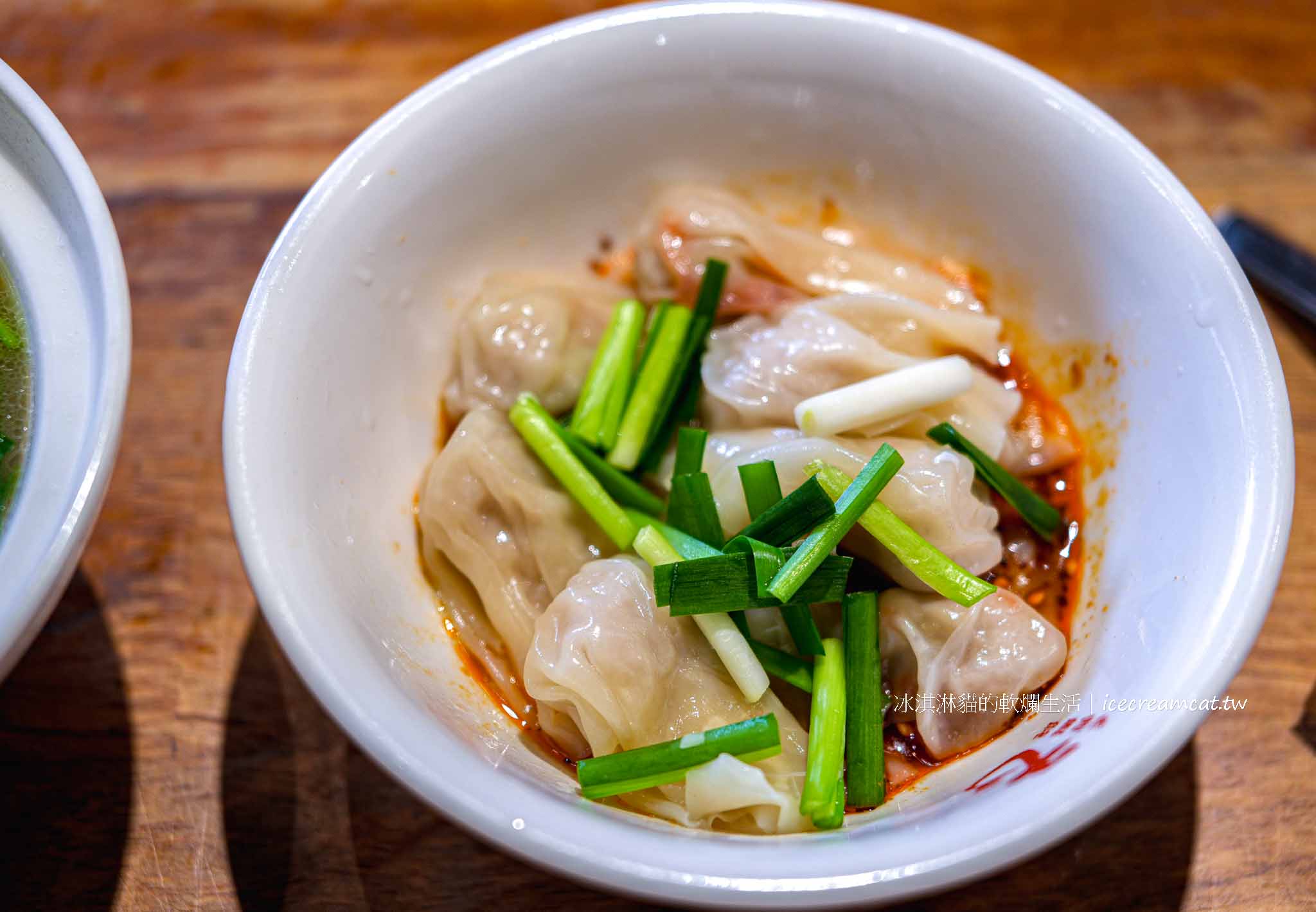 【新北板橋】老曹餛飩｜府中站黃石市場必吃小吃、餛飩湯和紅油抄手推薦 @冰淇淋貓的軟爛生活