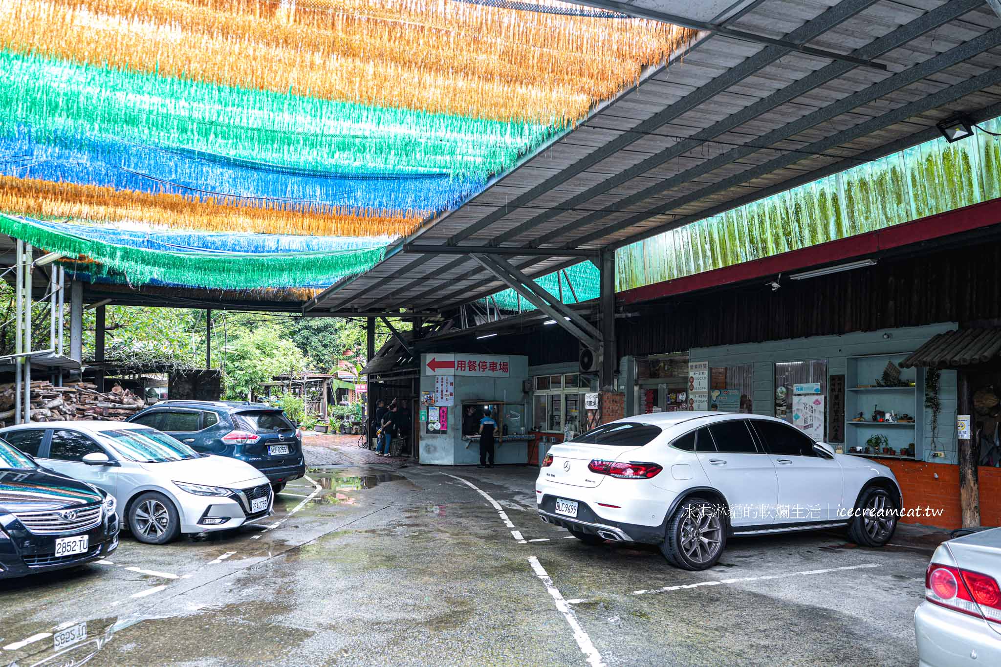 【新竹美食】劉家莊燜雞菜單必點燜雞，新埔九芎湖必吃鐵盒柴燒火烤雞推薦 @冰淇淋貓的軟爛生活