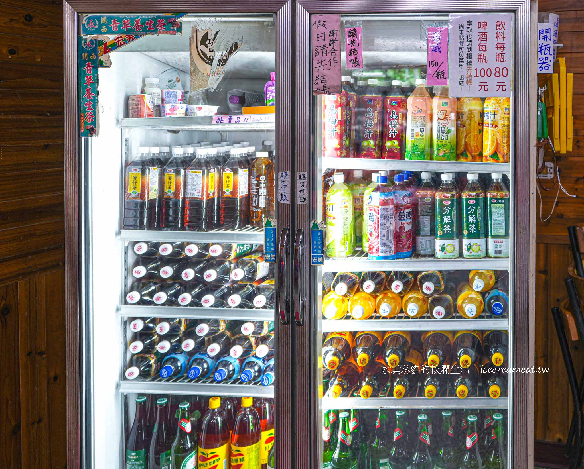 【新竹美食】劉家莊燜雞菜單必點燜雞，新埔九芎湖必吃鐵盒柴燒火烤雞推薦 @冰淇淋貓的軟爛生活