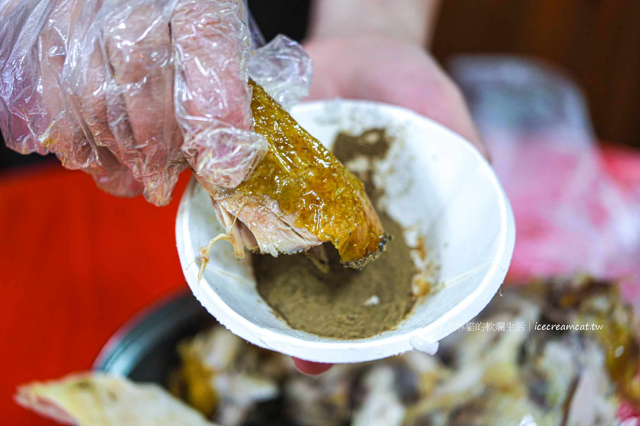 【新竹美食】劉家莊燜雞菜單必點燜雞，新埔九芎湖必吃鐵盒柴燒火烤雞推薦 @冰淇淋貓的軟爛生活