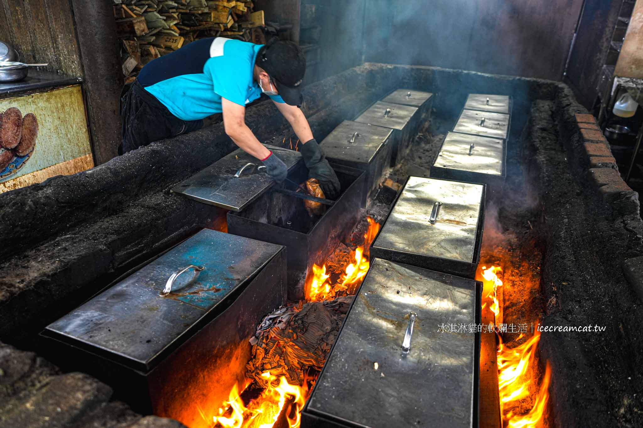 【新竹美食】劉家莊燜雞菜單必點燜雞，新埔九芎湖必吃鐵盒柴燒火烤雞推薦 @冰淇淋貓的軟爛生活