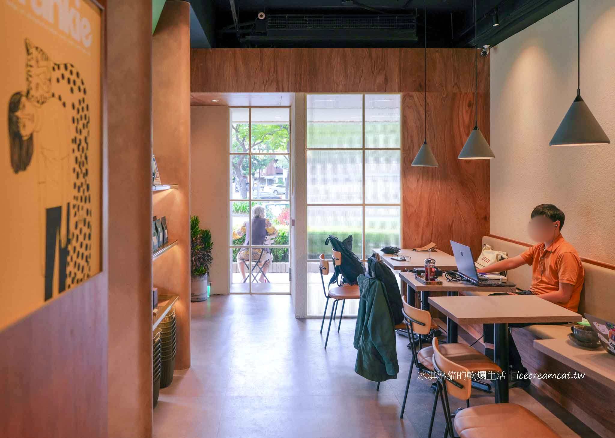 天母【MUSAND COFFEE GRANARY 漠杉咖啡】捷運芝山站不限時咖啡廳｜適合讀書與工作、寵物友善、有 Wi-Fi、有插座 @冰淇淋貓的軟爛生活