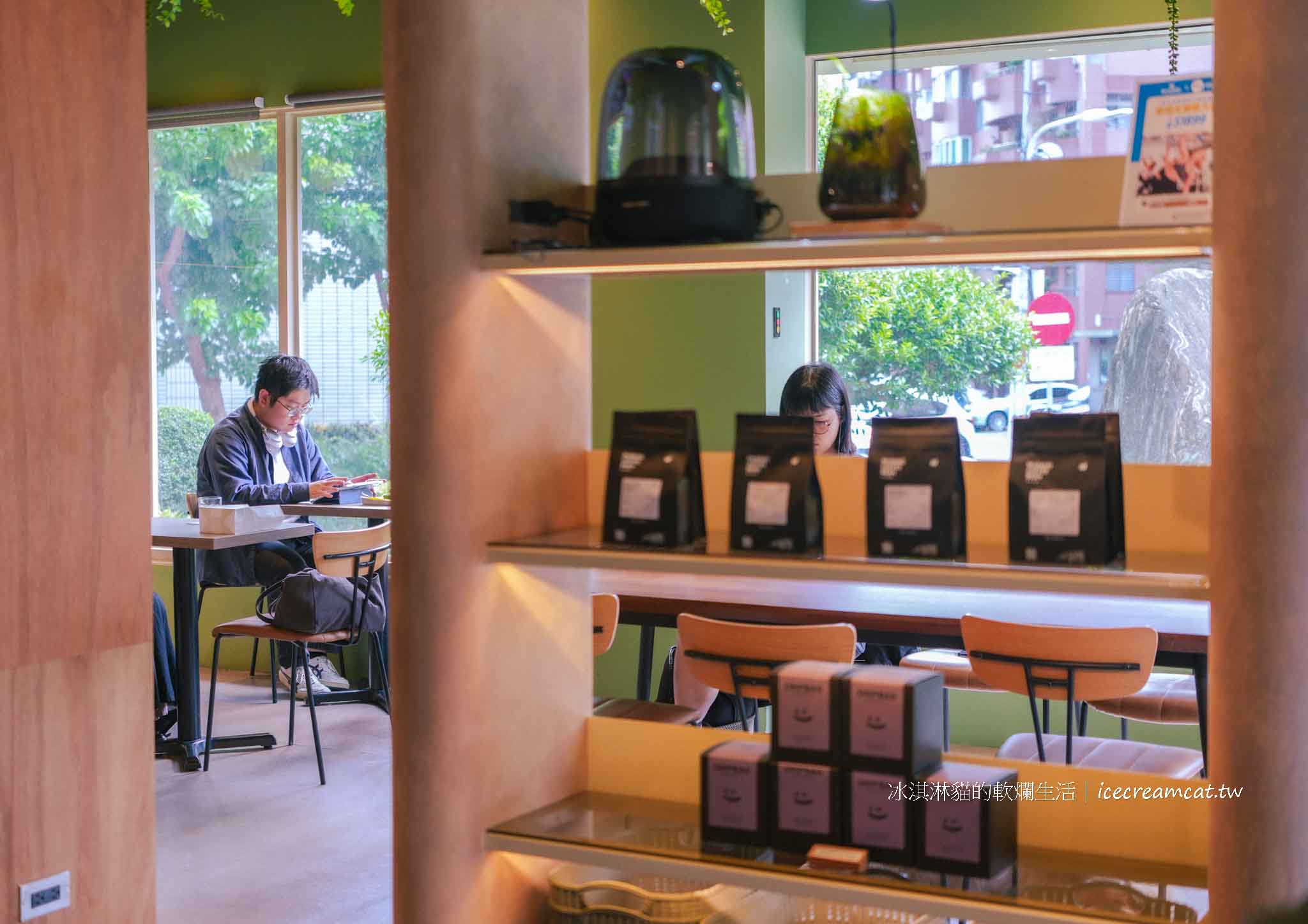 天母【MUSAND COFFEE GRANARY 漠杉咖啡】捷運芝山站不限時咖啡廳｜適合讀書與工作、寵物友善、有 Wi-Fi、有插座 @冰淇淋貓的軟爛生活