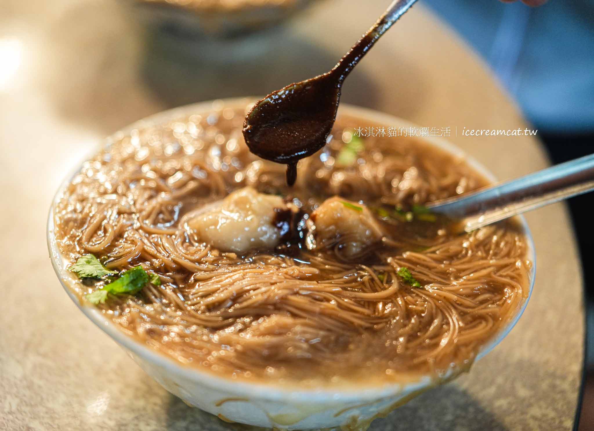 【基隆三沙灣麵線羹】中船路美食魚漿包大腸羹必吃，吃完可到正濱漁港看海 @冰淇淋貓的軟爛生活