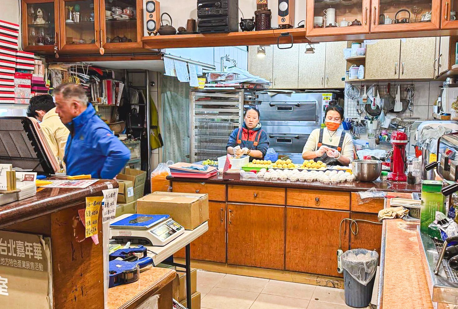 大橋頭美食｜咖芳工作室水果及草莓大福和雪球都是熱門必買，台北伴手禮推薦 @冰淇淋貓的軟爛生活