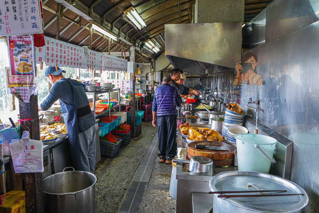 【陽明山餐廳】青菜園必吃菜單土雞、小饅頭、地瓜湯，竹子湖美食必吃土雞店 @冰淇淋貓的軟爛生活