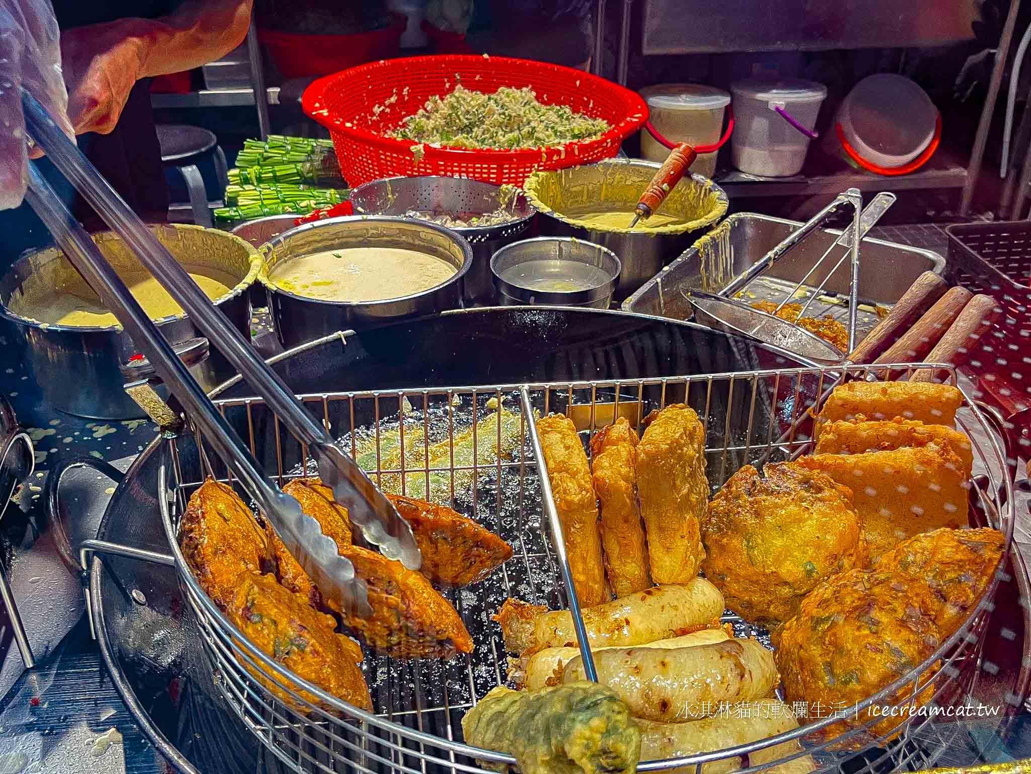 大稻埕【蔡記迪化街古早味蚵嗲】永樂市場旁蚵嗲和炸物推薦(搬家後) @冰淇淋貓的軟爛生活