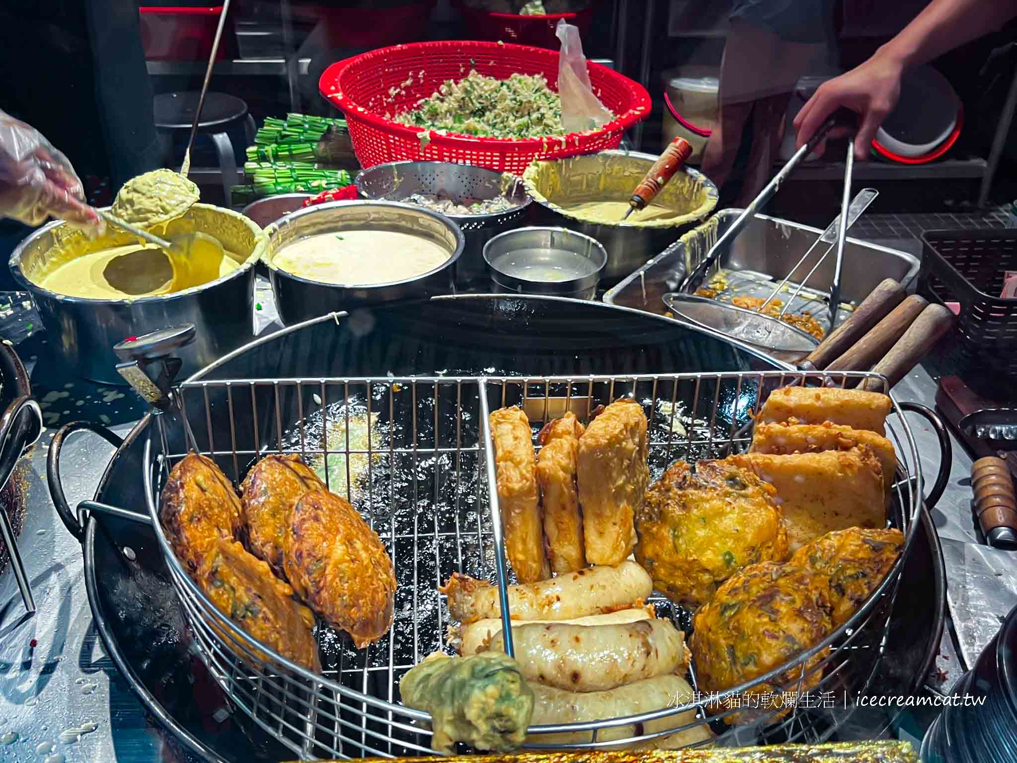 大稻埕【蔡記迪化街古早味蚵嗲】永樂市場旁蚵嗲和炸物推薦(搬家後) @冰淇淋貓的軟爛生活