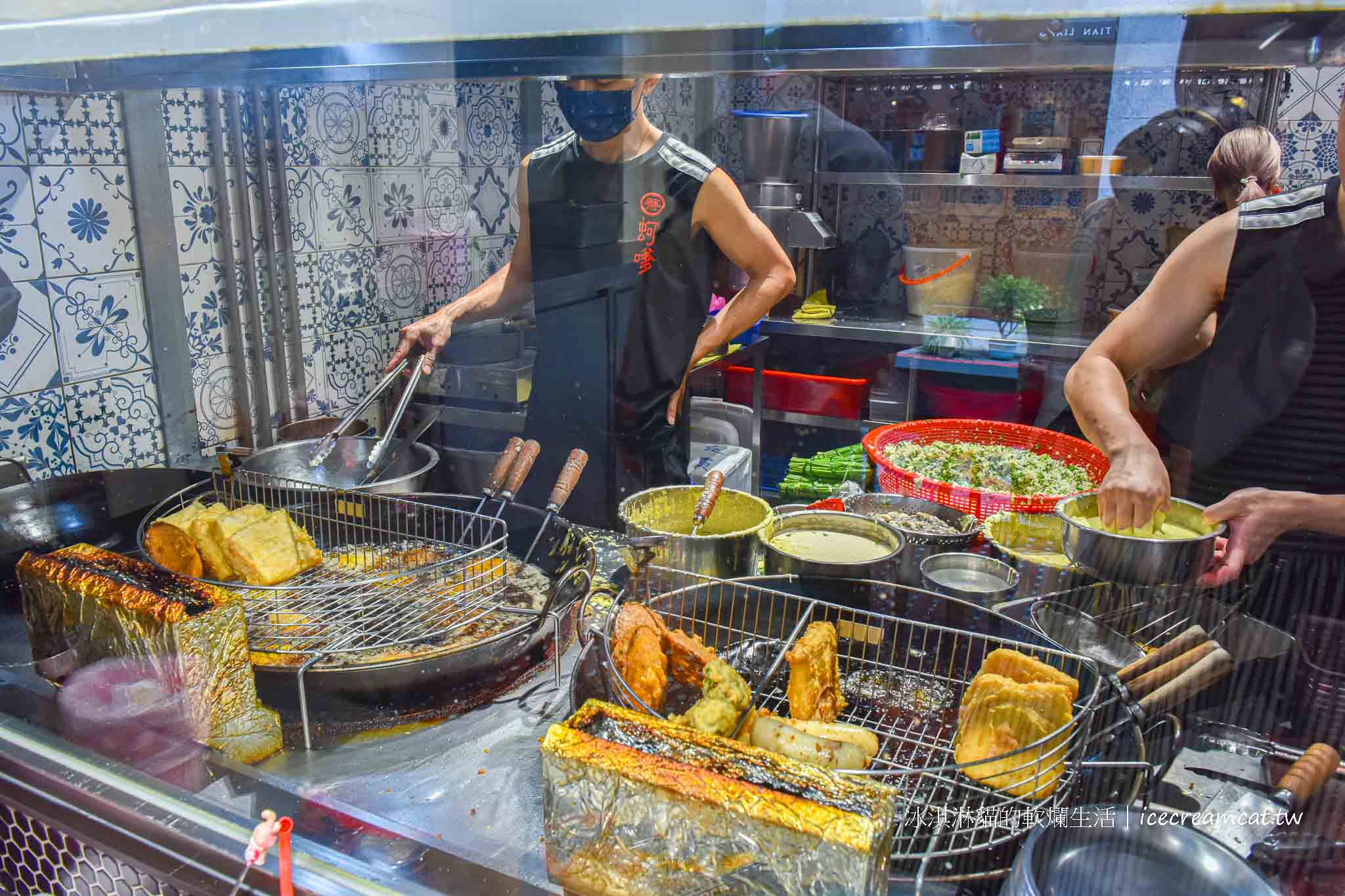 大稻埕【蔡記迪化街古早味蚵嗲】永樂市場旁蚵嗲和炸物推薦(搬家後) @冰淇淋貓的軟爛生活