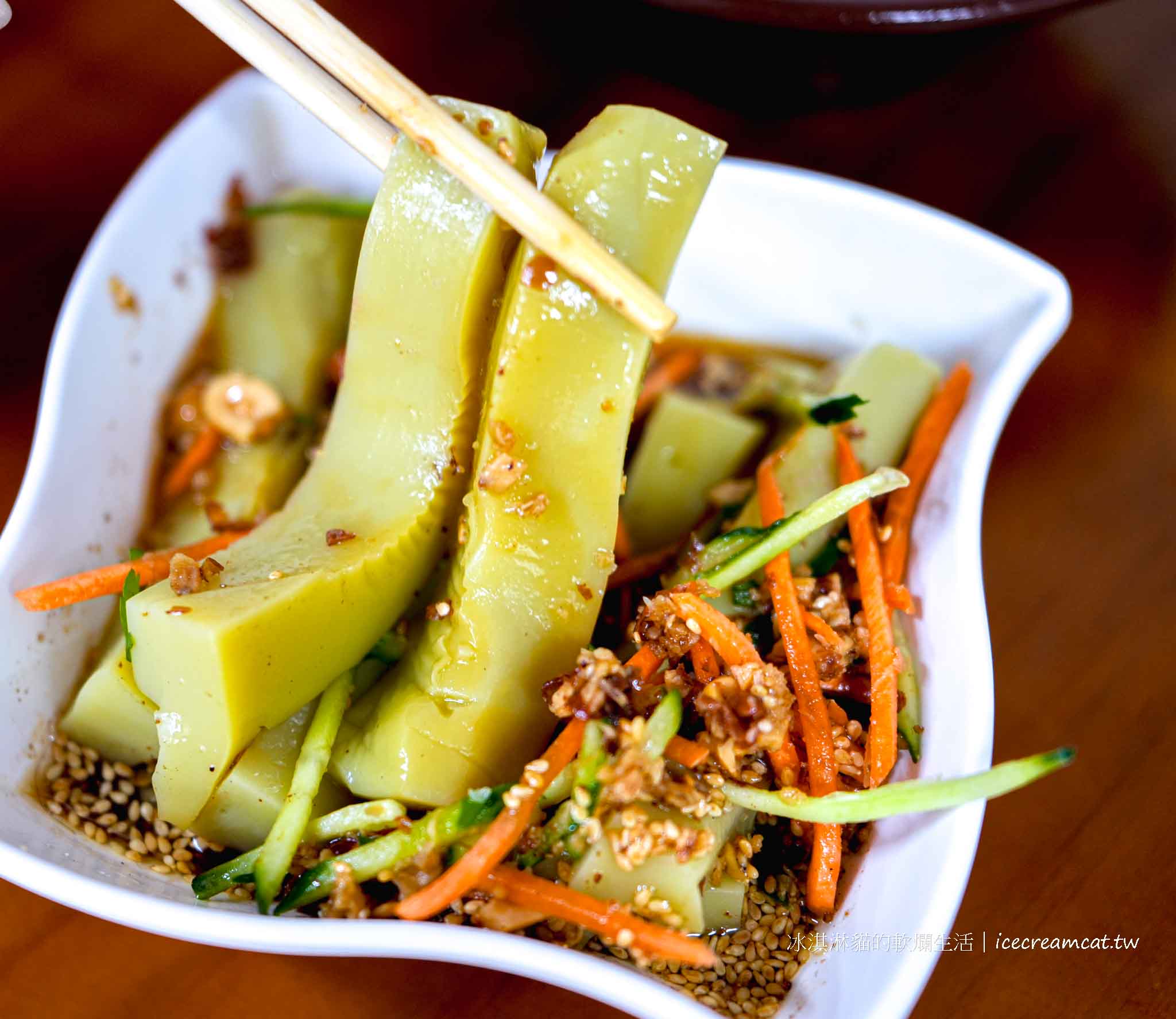 【桃園美食】國旗屋米干店|忠貞市場必吃、菜單、附近景點、張老旺眷村米干 @冰淇淋貓的軟爛生活 【桃園美食】國旗屋米干店|忠貞市場必吃、菜單、附近景點、張老旺眷村米干 @冰淇淋貓的軟爛生活