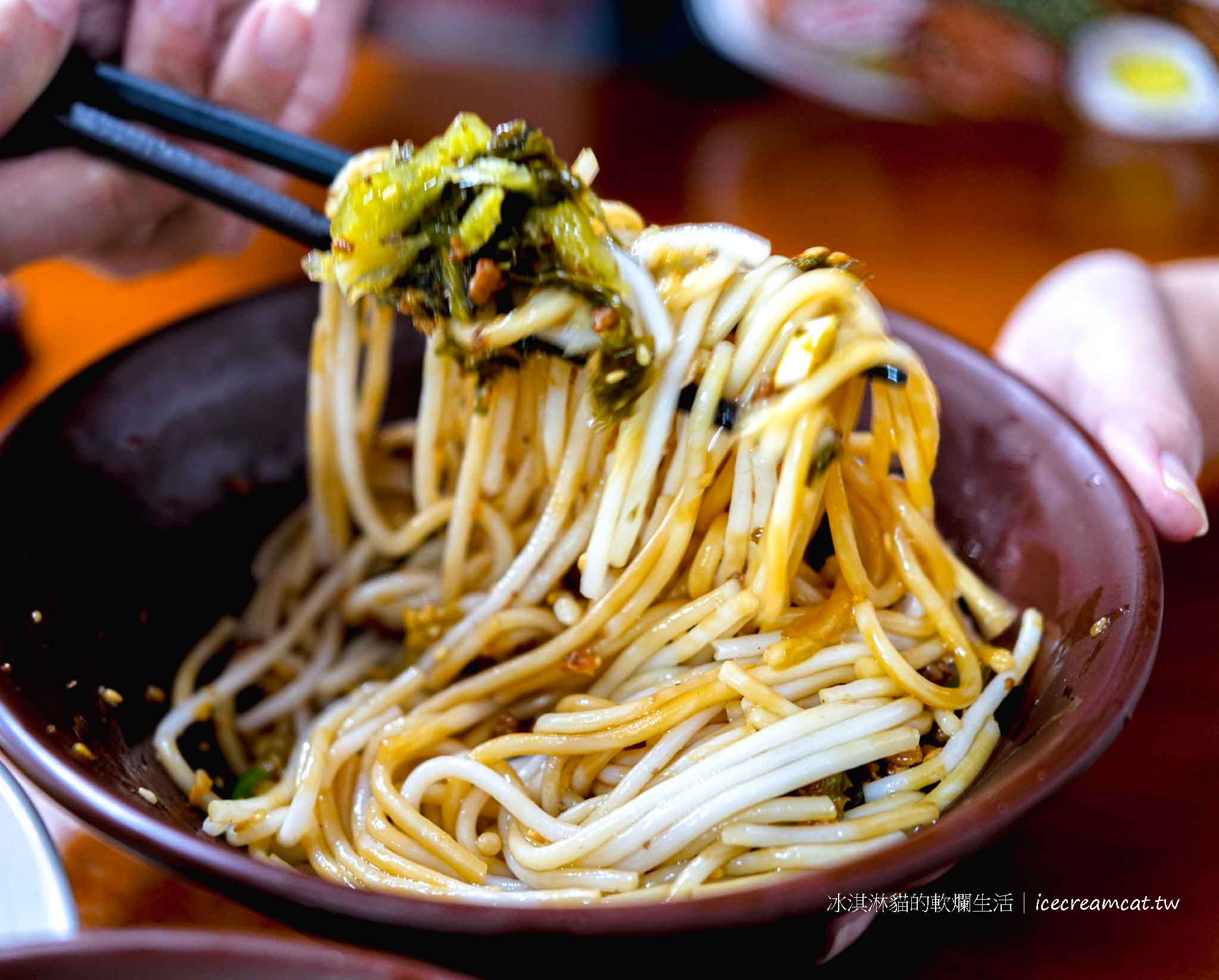 【桃園美食】國旗屋米干店|忠貞市場必吃、菜單、附近景點、張老旺眷村米干 @冰淇淋貓的軟爛生活 【桃園美食】國旗屋米干店|忠貞市場必吃、菜單、附近景點、張老旺眷村米干 @冰淇淋貓的軟爛生活