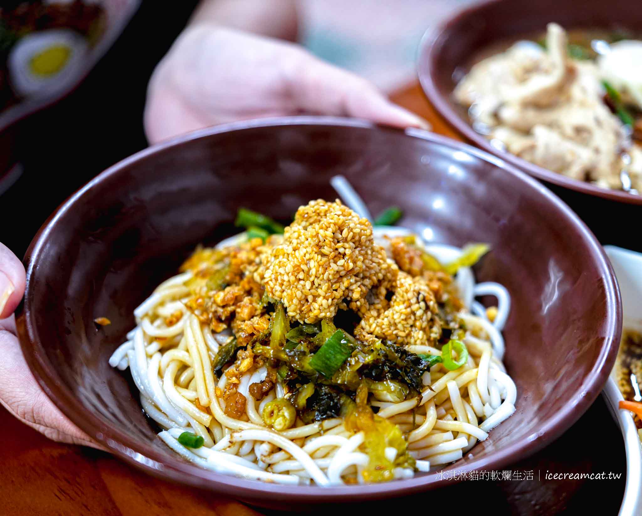 【桃園美食】國旗屋米干店|忠貞市場必吃、菜單、附近景點、張老旺眷村米干 @冰淇淋貓的軟爛生活 【桃園美食】國旗屋米干店|忠貞市場必吃、菜單、附近景點、張老旺眷村米干 @冰淇淋貓的軟爛生活